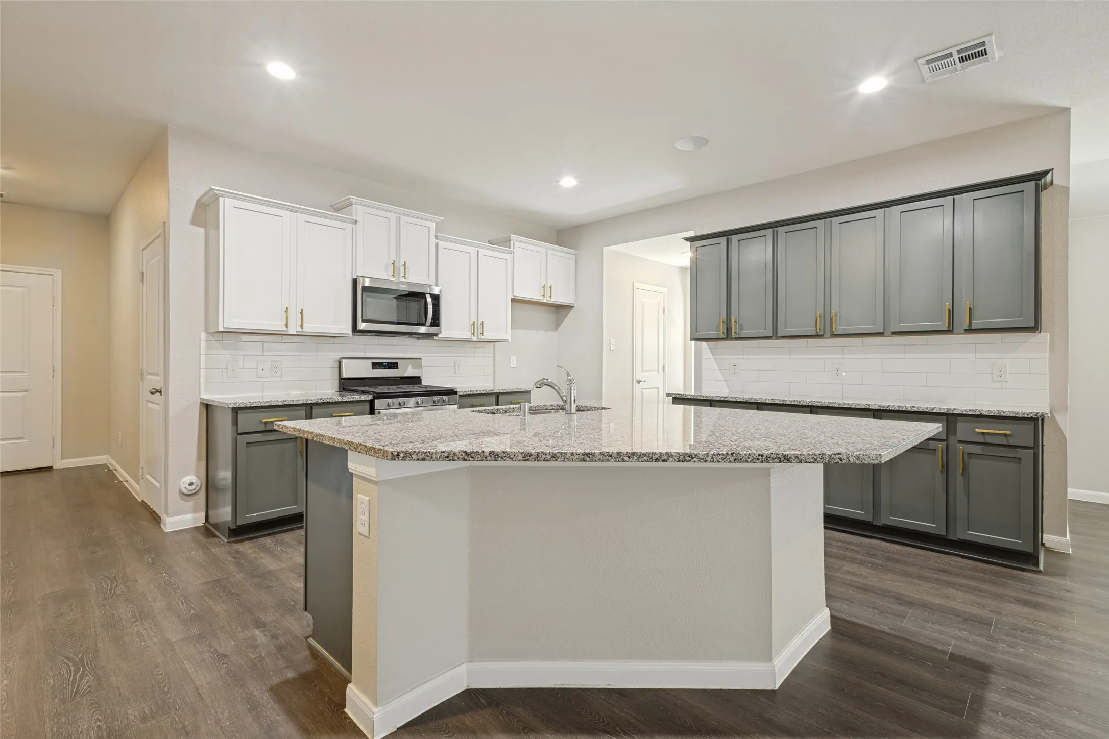 Single Family Residence For Rent in Collin County , 707 Range Drive, Princeton, Texas 75407, 4 Bedroom, 2 Bathroom, 2 Garage spaces, 2,014 Sqft, built in 2021, mls#21373652, Real Estate Agent in Princeton, Homes For Rent in Collin county, Homes For Rent in Princeton, Realtor in Princeton Texas, Real Estate Brokerage Independent Realty Texas, Luminita Cordes Realtor