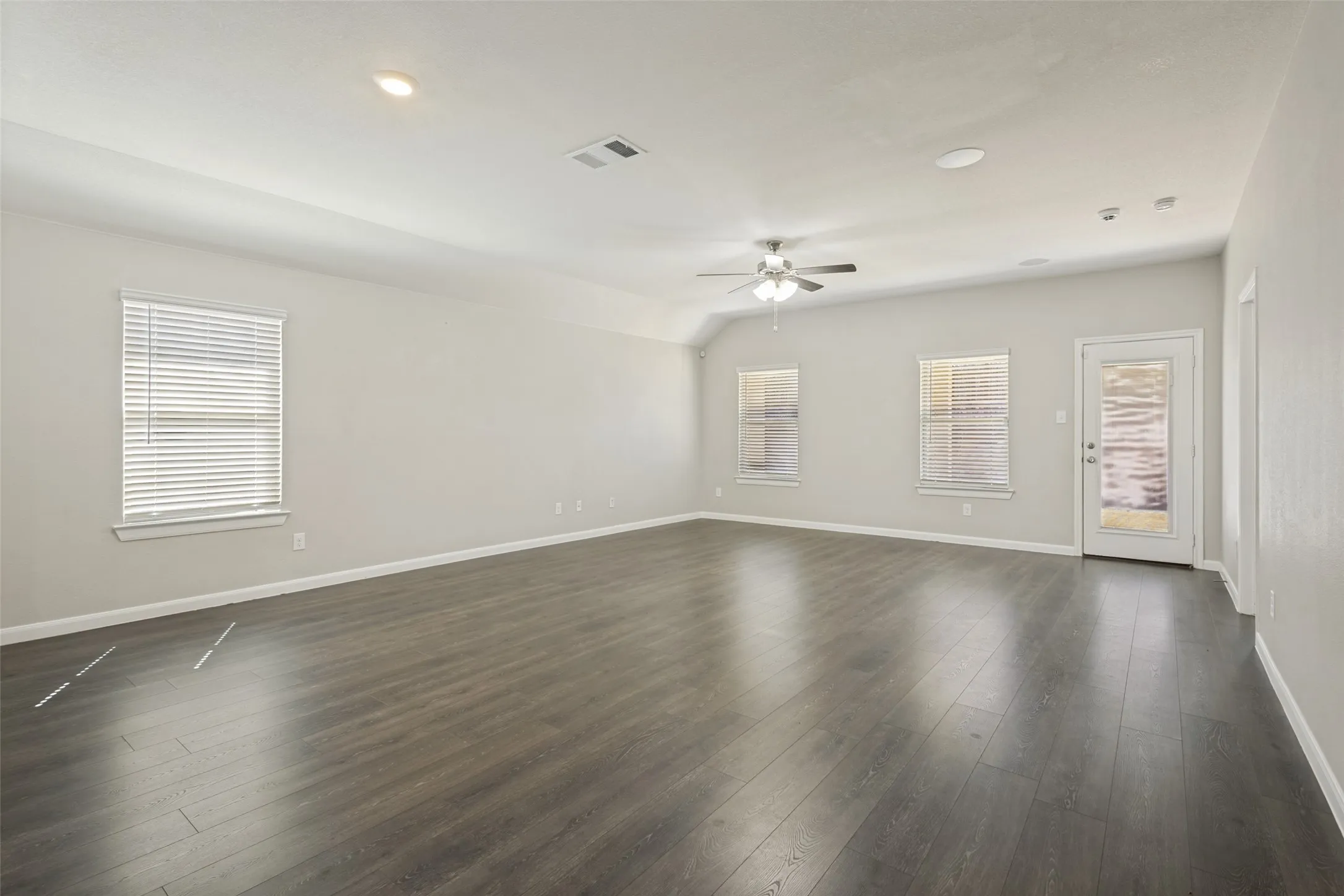 Single Family Residence For Rent in Collin County , 707 Range Drive, Princeton, Texas 75407, 4 Bedroom, 2 Bathroom, 2 Garage spaces, 2,014 Sqft, built in 2021, mls#21373652, Real Estate Agent in Princeton, Homes For Rent in Collin county, Homes For Rent in Princeton, Realtor in Princeton Texas, Real Estate Brokerage Independent Realty Texas, Luminita Cordes Realtor