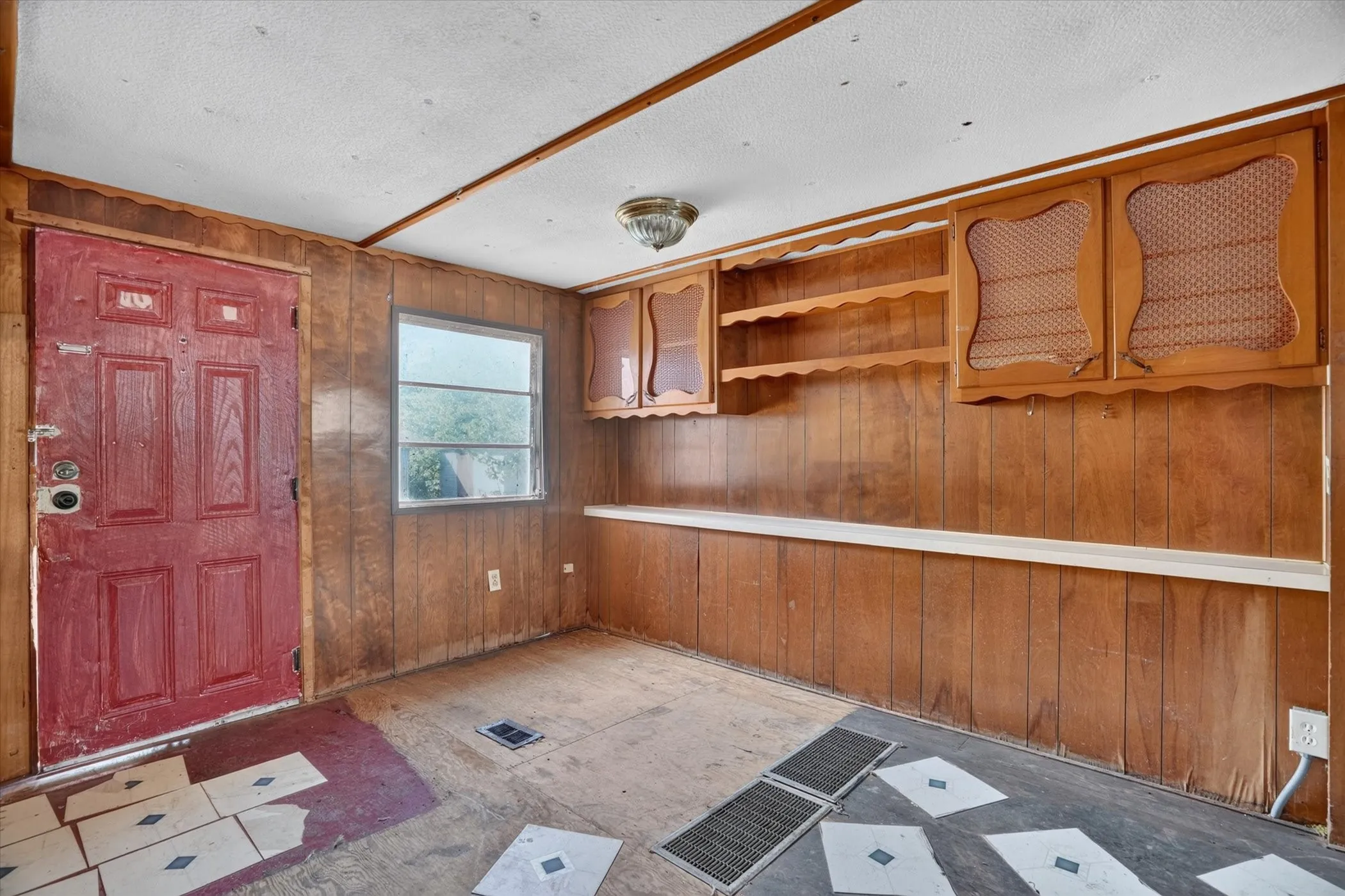 Mobile Home For Sale in Hill County , 161 Arlington Street, Whitney, Texas 76692, 3 Bedroom, 1 Bathroom, Garage spaces, 1,320 Sqft, built in 1968, mls#21380034, Real Estate Agent in Whitney, Homes For Sale in Hill county, Homes For Sale in Whitney, Realtor in Whitney Texas, Real Estate Brokerage Independent Realty Texas, Luminita Cordes Realtor