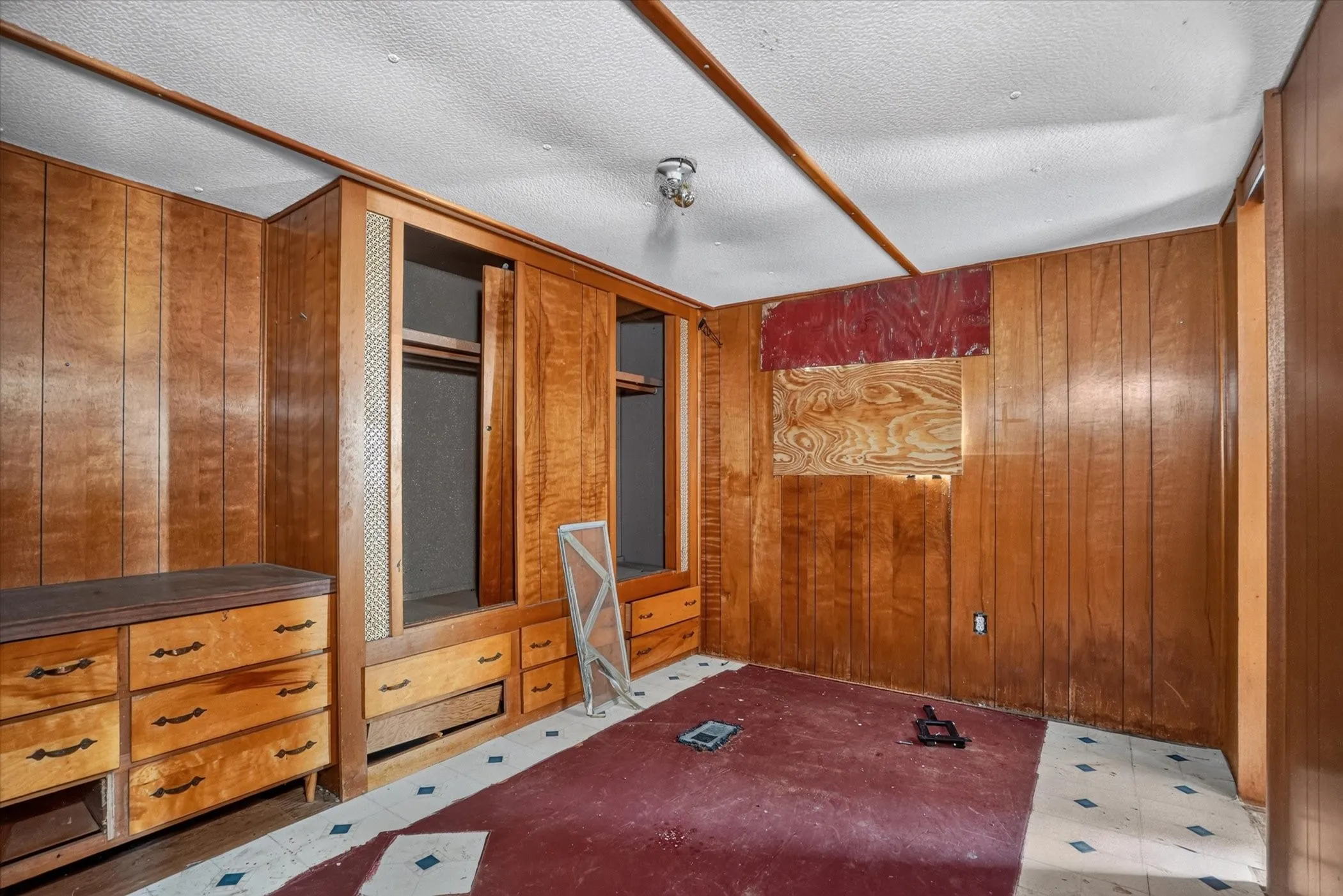 Mobile Home For Sale in Hill County , 161 Arlington Street, Whitney, Texas 76692, 3 Bedroom, 1 Bathroom, Garage spaces, 1,320 Sqft, built in 1968, mls#21380034, Real Estate Agent in Whitney, Homes For Sale in Hill county, Homes For Sale in Whitney, Realtor in Whitney Texas, Real Estate Brokerage Independent Realty Texas, Luminita Cordes Realtor