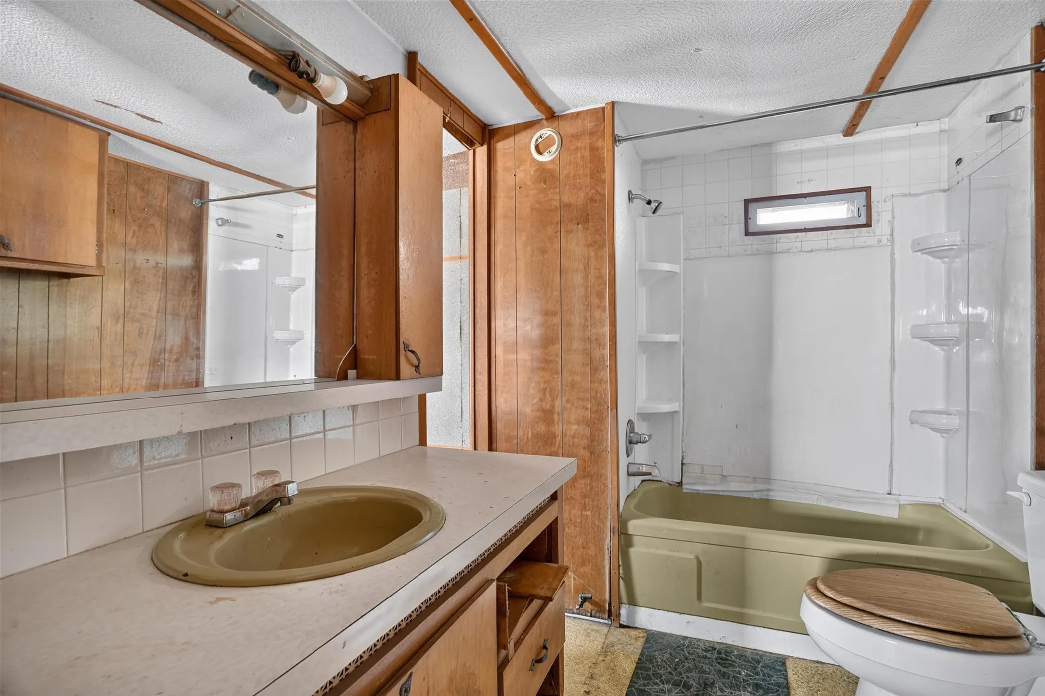 Mobile Home For Sale in Hill County , 161 Arlington Street, Whitney, Texas 76692, 3 Bedroom, 1 Bathroom, Garage spaces, 1,320 Sqft, built in 1968, mls#21380034, Real Estate Agent in Whitney, Homes For Sale in Hill county, Homes For Sale in Whitney, Realtor in Whitney Texas, Real Estate Brokerage Independent Realty Texas, Luminita Cordes Realtor