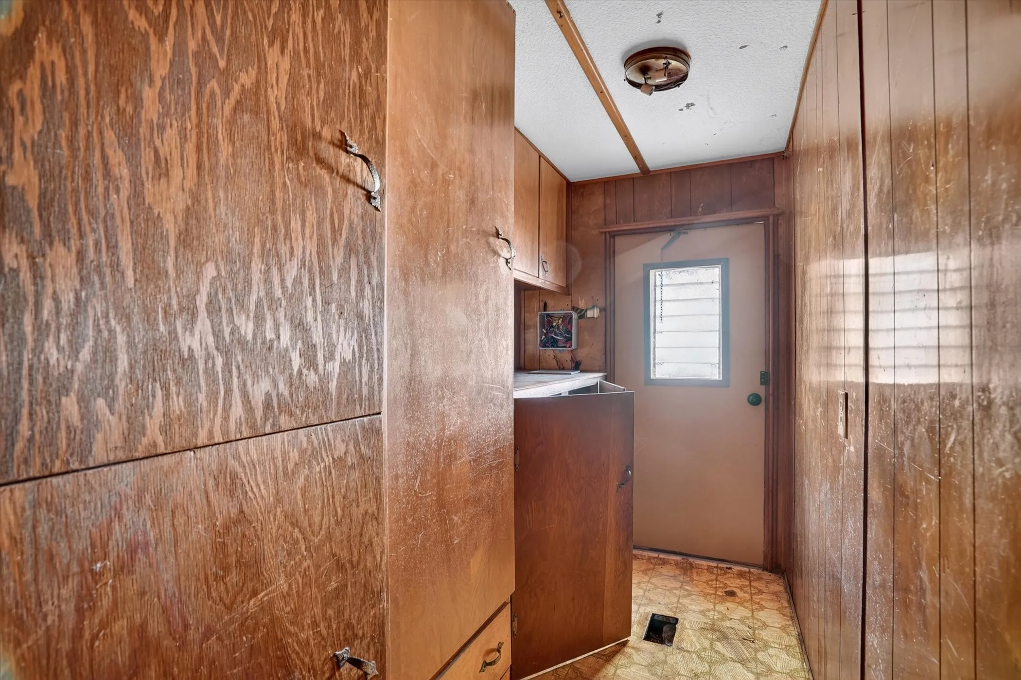 Mobile Home For Sale in Hill County , 161 Arlington Street, Whitney, Texas 76692, 3 Bedroom, 1 Bathroom, Garage spaces, 1,320 Sqft, built in 1968, mls#21380034, Real Estate Agent in Whitney, Homes For Sale in Hill county, Homes For Sale in Whitney, Realtor in Whitney Texas, Real Estate Brokerage Independent Realty Texas, Luminita Cordes Realtor