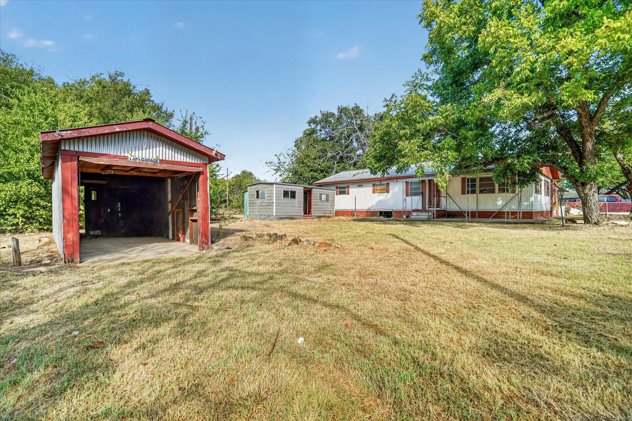 Mobile Home For Sale in Hill County , 161 Arlington Street, Whitney, Texas 76692, 3 Bedroom, 1 Bathroom, Garage spaces, 1,320 Sqft, built in 1968, mls#21380034, Real Estate Agent in Whitney, Homes For Sale in Hill county, Homes For Sale in Whitney, Realtor in Whitney Texas, Real Estate Brokerage Independent Realty Texas, Luminita Cordes Realtor