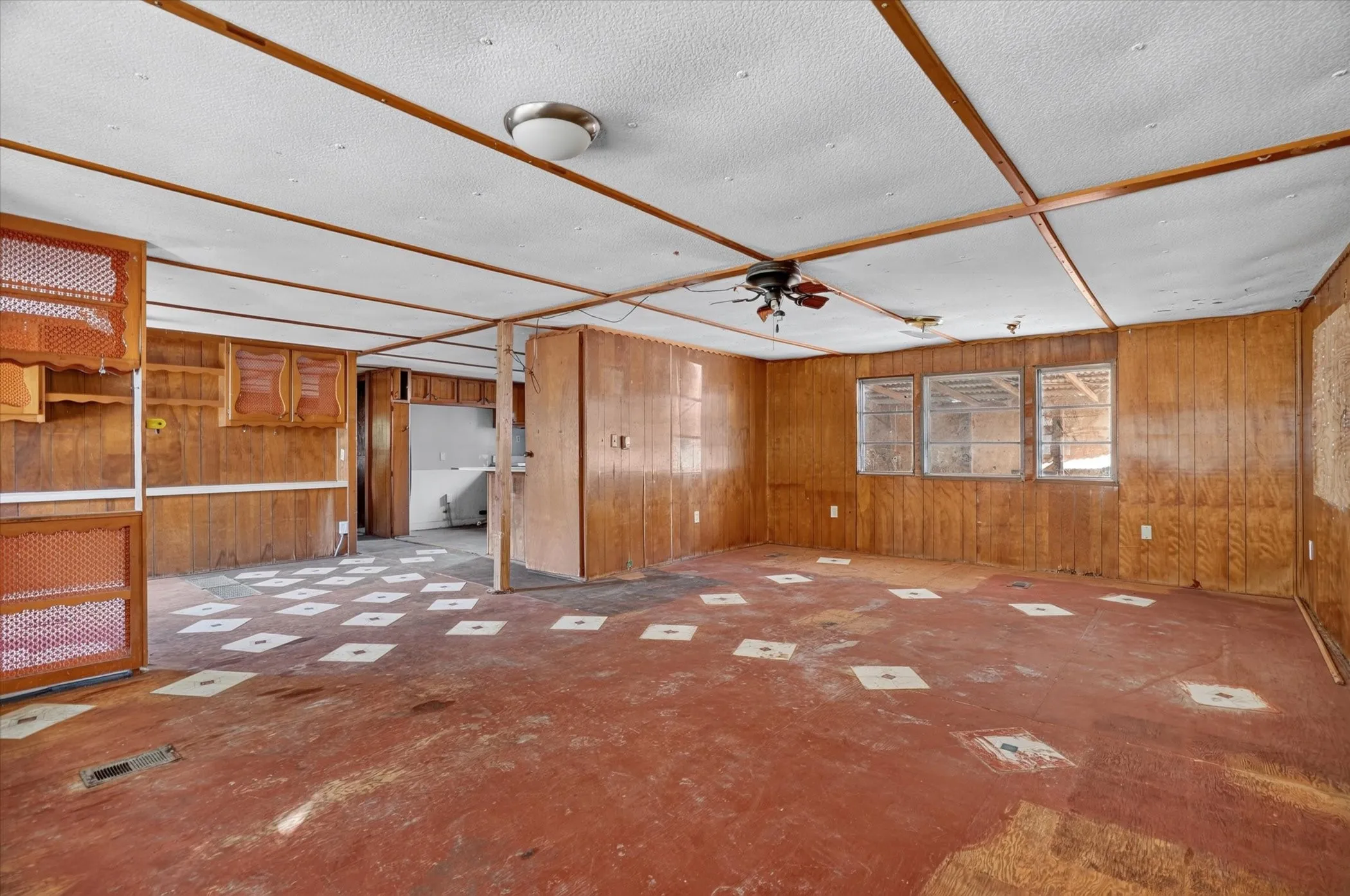 Mobile Home For Sale in Hill County , 161 Arlington Street, Whitney, Texas 76692, 3 Bedroom, 1 Bathroom, Garage spaces, 1,320 Sqft, built in 1968, mls#21380034, Real Estate Agent in Whitney, Homes For Sale in Hill county, Homes For Sale in Whitney, Realtor in Whitney Texas, Real Estate Brokerage Independent Realty Texas, Luminita Cordes Realtor
