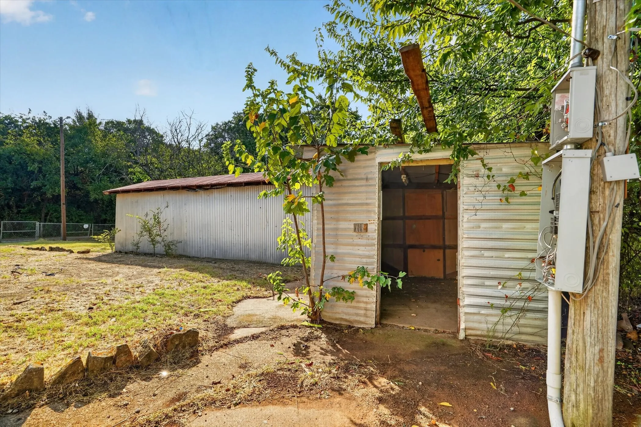 Mobile Home For Sale in Hill County , 161 Arlington Street, Whitney, Texas 76692, 3 Bedroom, 1 Bathroom, Garage spaces, 1,320 Sqft, built in 1968, mls#21380034, Real Estate Agent in Whitney, Homes For Sale in Hill county, Homes For Sale in Whitney, Realtor in Whitney Texas, Real Estate Brokerage Independent Realty Texas, Luminita Cordes Realtor
