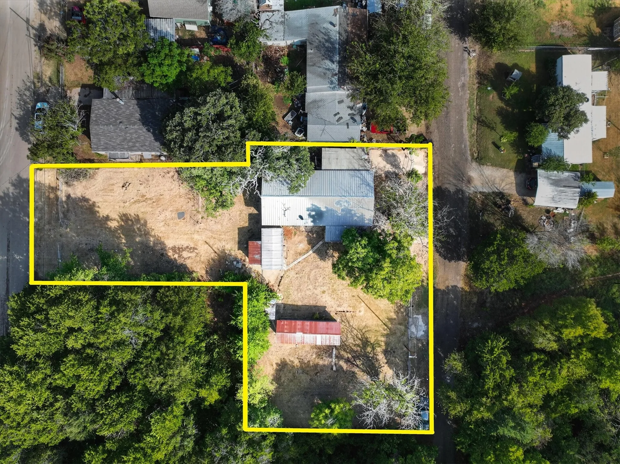 Mobile Home For Sale in Hill County , 161 Arlington Street, Whitney, Texas 76692, 3 Bedroom, 1 Bathroom, Garage spaces, 1,320 Sqft, built in 1968, mls#21380034, Real Estate Agent in Whitney, Homes For Sale in Hill county, Homes For Sale in Whitney, Realtor in Whitney Texas, Real Estate Brokerage Independent Realty Texas, Luminita Cordes Realtor
