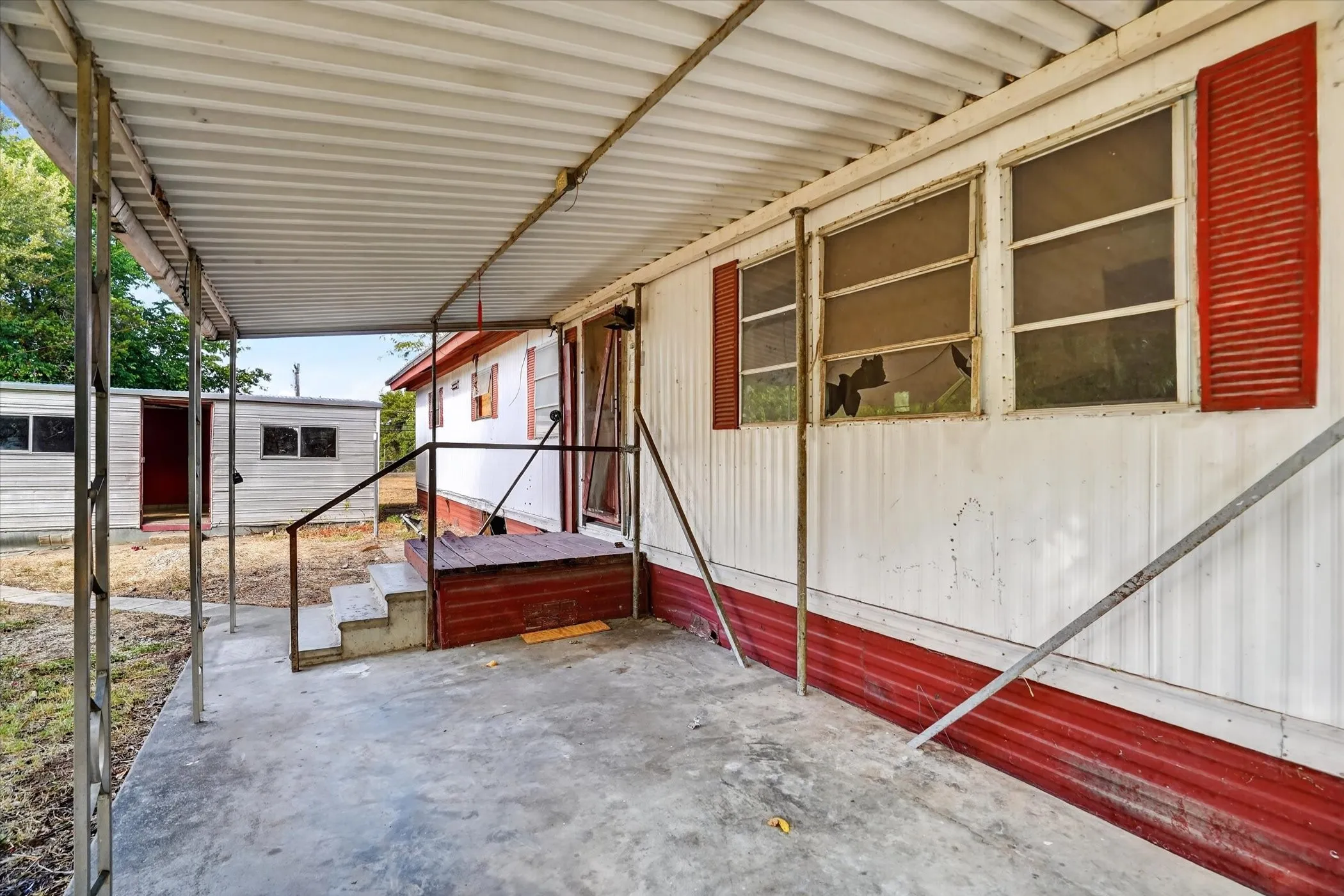 Mobile Home For Sale in Hill County , 161 Arlington Street, Whitney, Texas 76692, 3 Bedroom, 1 Bathroom, Garage spaces, 1,320 Sqft, built in 1968, mls#21380034, Real Estate Agent in Whitney, Homes For Sale in Hill county, Homes For Sale in Whitney, Realtor in Whitney Texas, Real Estate Brokerage Independent Realty Texas, Luminita Cordes Realtor