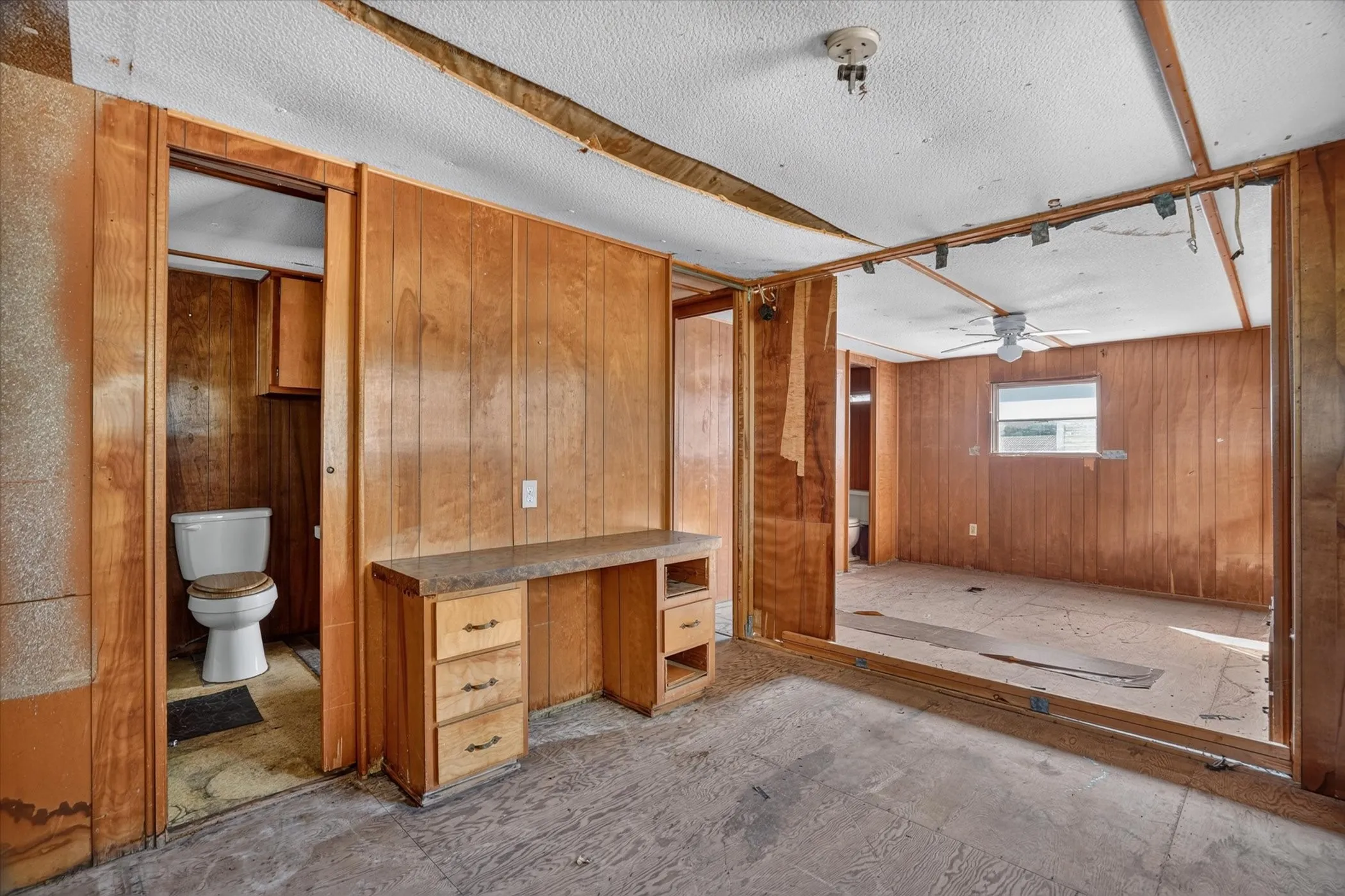 Mobile Home For Sale in Hill County , 161 Arlington Street, Whitney, Texas 76692, 3 Bedroom, 1 Bathroom, Garage spaces, 1,320 Sqft, built in 1968, mls#21380034, Real Estate Agent in Whitney, Homes For Sale in Hill county, Homes For Sale in Whitney, Realtor in Whitney Texas, Real Estate Brokerage Independent Realty Texas, Luminita Cordes Realtor