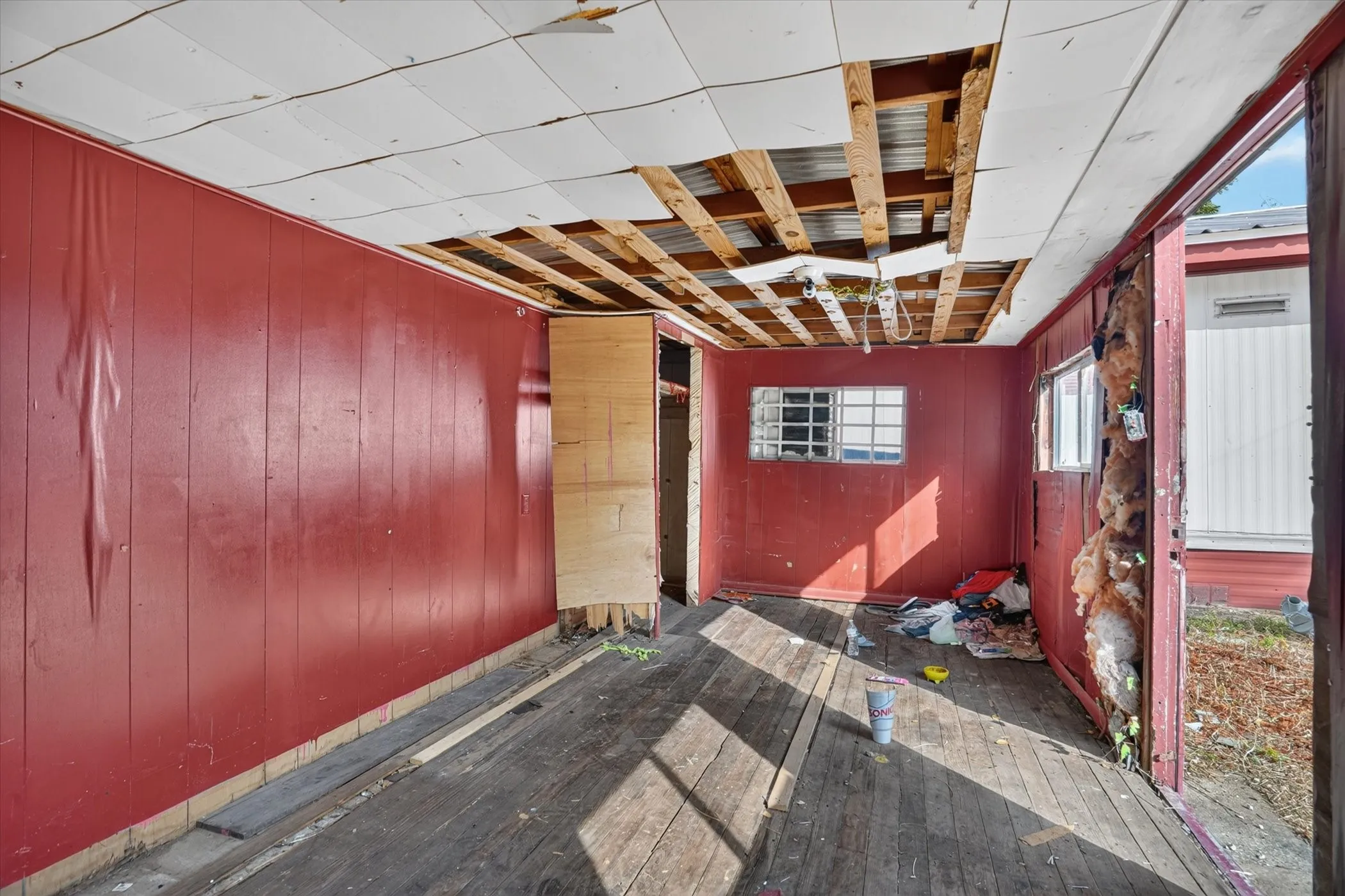 Mobile Home For Sale in Hill County , 161 Arlington Street, Whitney, Texas 76692, 3 Bedroom, 1 Bathroom, Garage spaces, 1,320 Sqft, built in 1968, mls#21380034, Real Estate Agent in Whitney, Homes For Sale in Hill county, Homes For Sale in Whitney, Realtor in Whitney Texas, Real Estate Brokerage Independent Realty Texas, Luminita Cordes Realtor