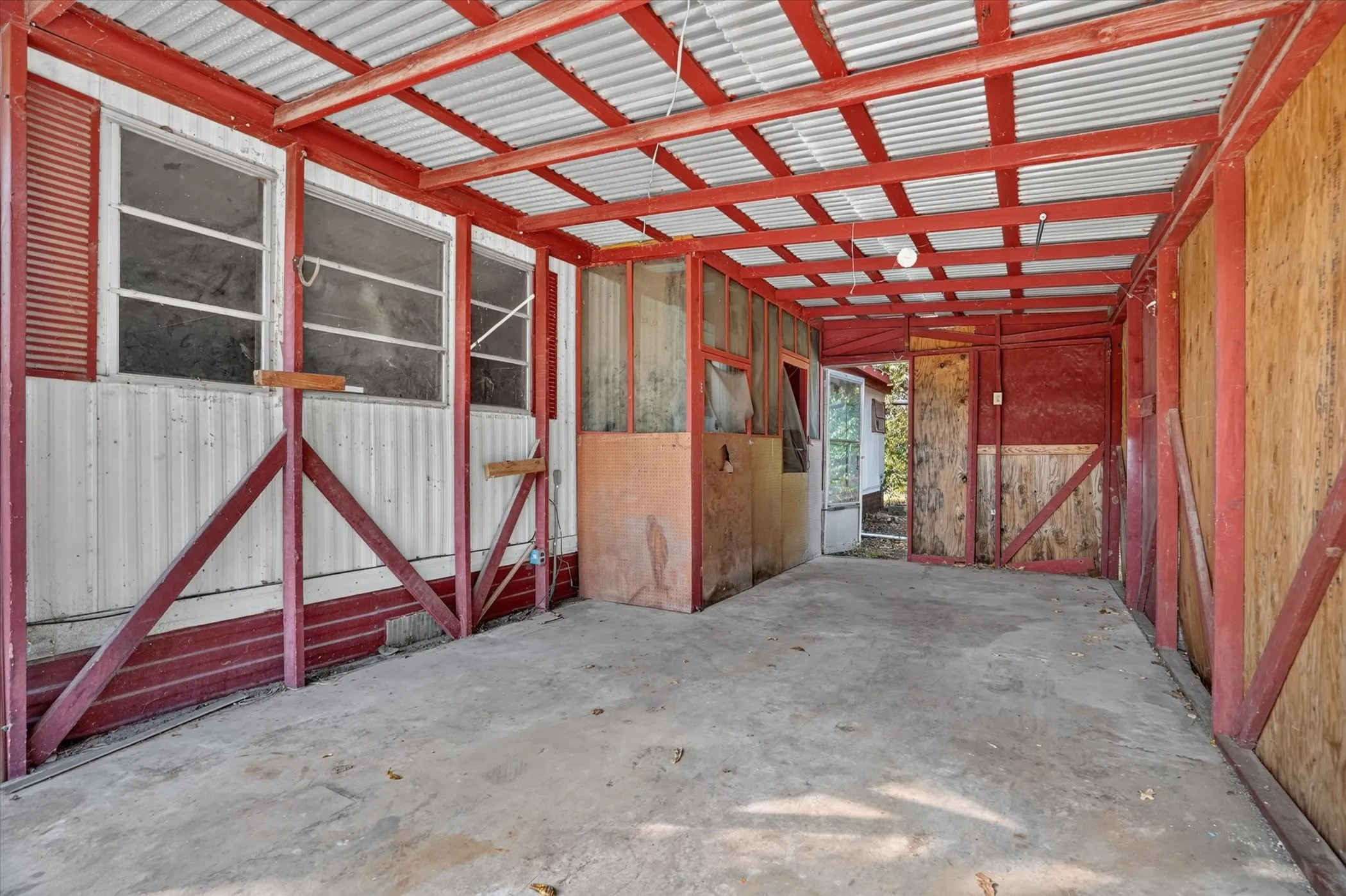 Mobile Home For Sale in Hill County , 161 Arlington Street, Whitney, Texas 76692, 3 Bedroom, 1 Bathroom, Garage spaces, 1,320 Sqft, built in 1968, mls#21380034, Real Estate Agent in Whitney, Homes For Sale in Hill county, Homes For Sale in Whitney, Realtor in Whitney Texas, Real Estate Brokerage Independent Realty Texas, Luminita Cordes Realtor