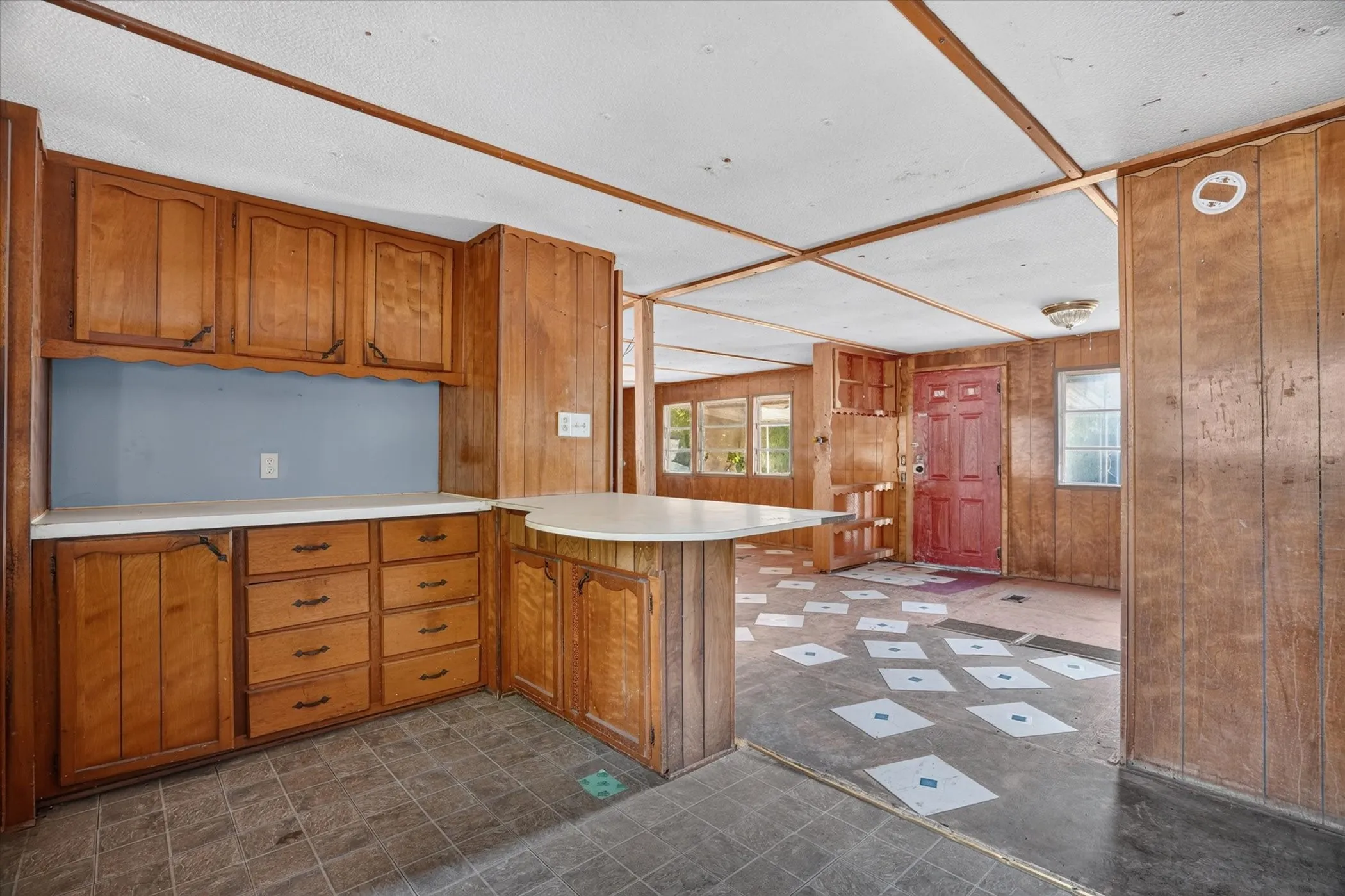Mobile Home For Sale in Hill County , 161 Arlington Street, Whitney, Texas 76692, 3 Bedroom, 1 Bathroom, Garage spaces, 1,320 Sqft, built in 1968, mls#21380034, Real Estate Agent in Whitney, Homes For Sale in Hill county, Homes For Sale in Whitney, Realtor in Whitney Texas, Real Estate Brokerage Independent Realty Texas, Luminita Cordes Realtor
