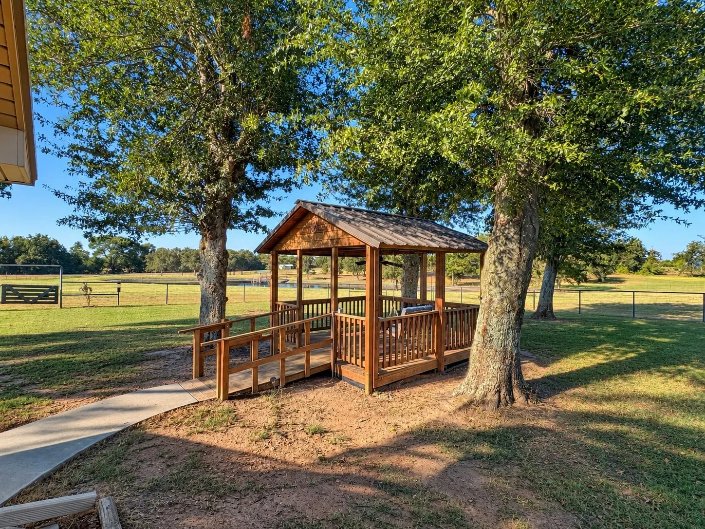 Single Family Residence For Sale in Lamar County , 3840 FM 1499, Paris, Texas 75460, 3 Bedroom, 2 Bathroom, 2 Garage spaces, 1,800 Sqft, built in 0, mls#21380017, Real Estate Agent in Paris, Homes For Sale in Lamar county, Homes For Sale in Paris, Realtor in Paris Texas, Real Estate Brokerage Independent Realty Texas, Luminita Cordes Realtor