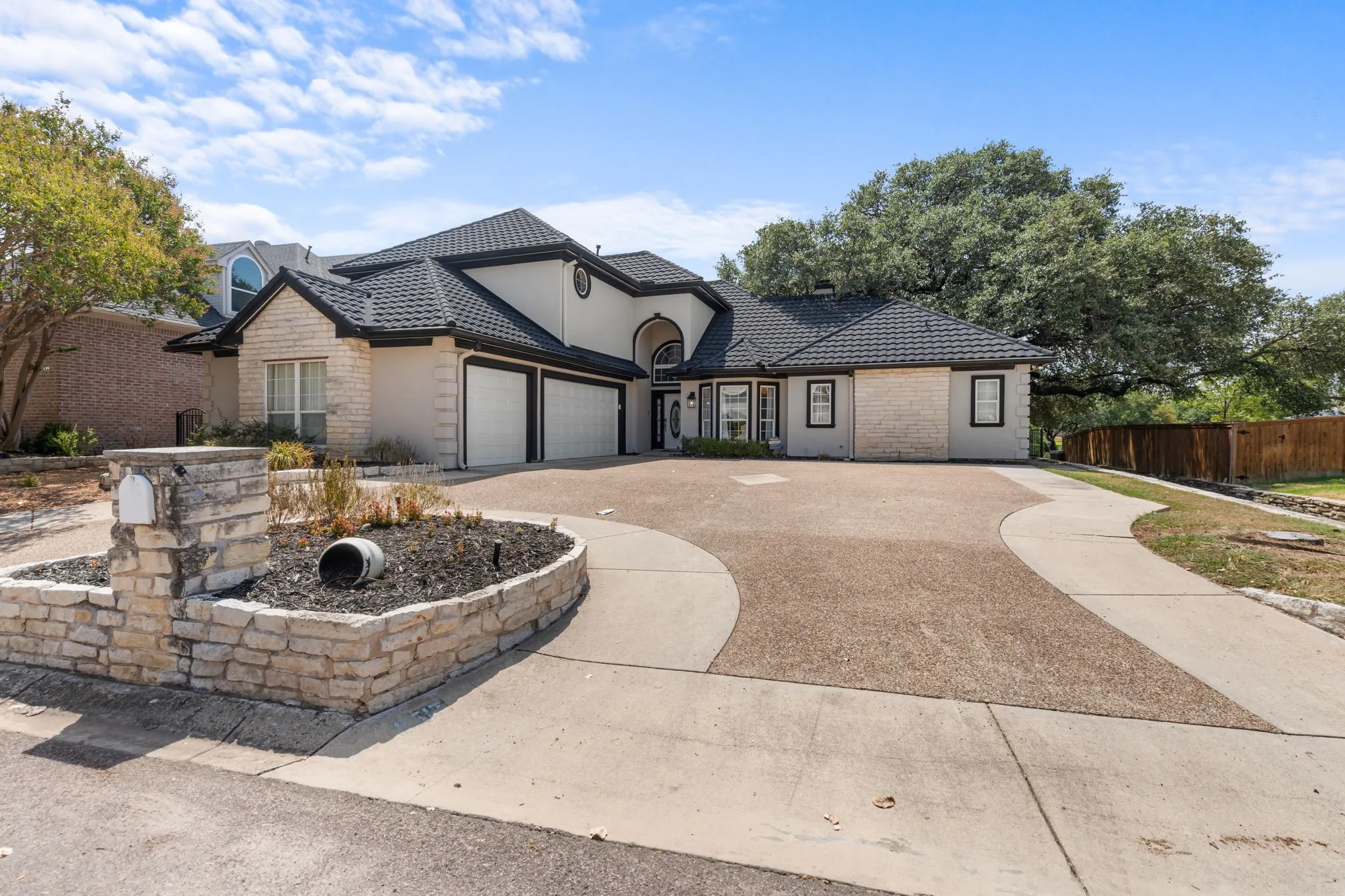 Single Family Residence For Rent in Tarrant County , 8517 Woodlake Circle, Fort Worth, Texas 76179, 4 Bedroom, 3 Bathroom, 3 Garage spaces, 3,404 Sqft, built in 1997, mls#21380276, Real Estate Agent in Fort Worth, Homes For Rent in Tarrant county, Homes For Rent in Fort Worth, Realtor in Fort Worth Texas, Real Estate Brokerage Independent Realty Texas, Luminita Cordes Realtor