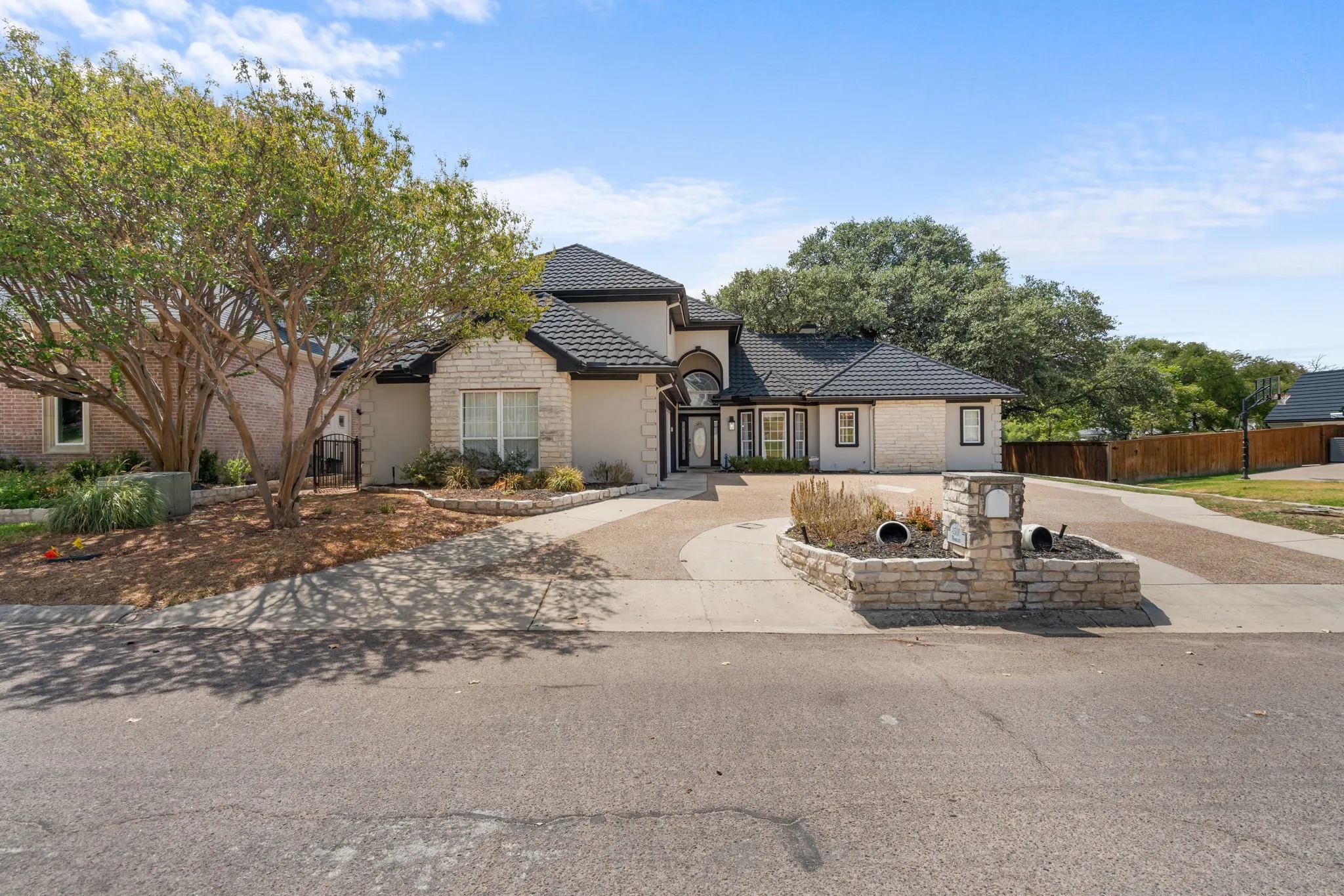 Single Family Residence For Rent in Tarrant County , 8517 Woodlake Circle, Fort Worth, Texas 76179, 4 Bedroom, 3 Bathroom, 3 Garage spaces, 3,404 Sqft, built in 1997, mls#21380276, Real Estate Agent in Fort Worth, Homes For Rent in Tarrant county, Homes For Rent in Fort Worth, Realtor in Fort Worth Texas, Real Estate Brokerage Independent Realty Texas, Luminita Cordes Realtor