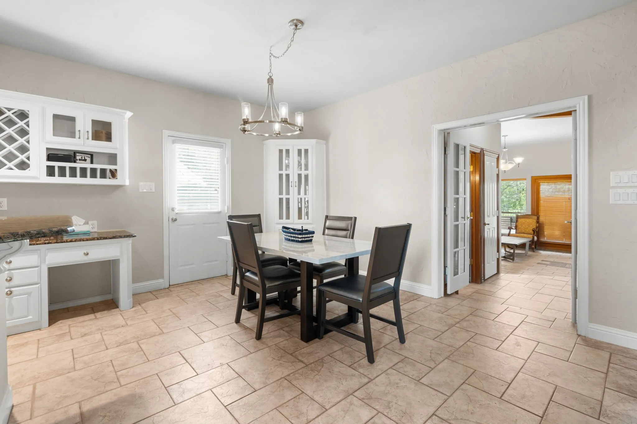 Single Family Residence For Rent in Tarrant County , 8517 Woodlake Circle, Fort Worth, Texas 76179, 4 Bedroom, 3 Bathroom, 3 Garage spaces, 3,404 Sqft, built in 1997, mls#21380276, Real Estate Agent in Fort Worth, Homes For Rent in Tarrant county, Homes For Rent in Fort Worth, Realtor in Fort Worth Texas, Real Estate Brokerage Independent Realty Texas, Luminita Cordes Realtor