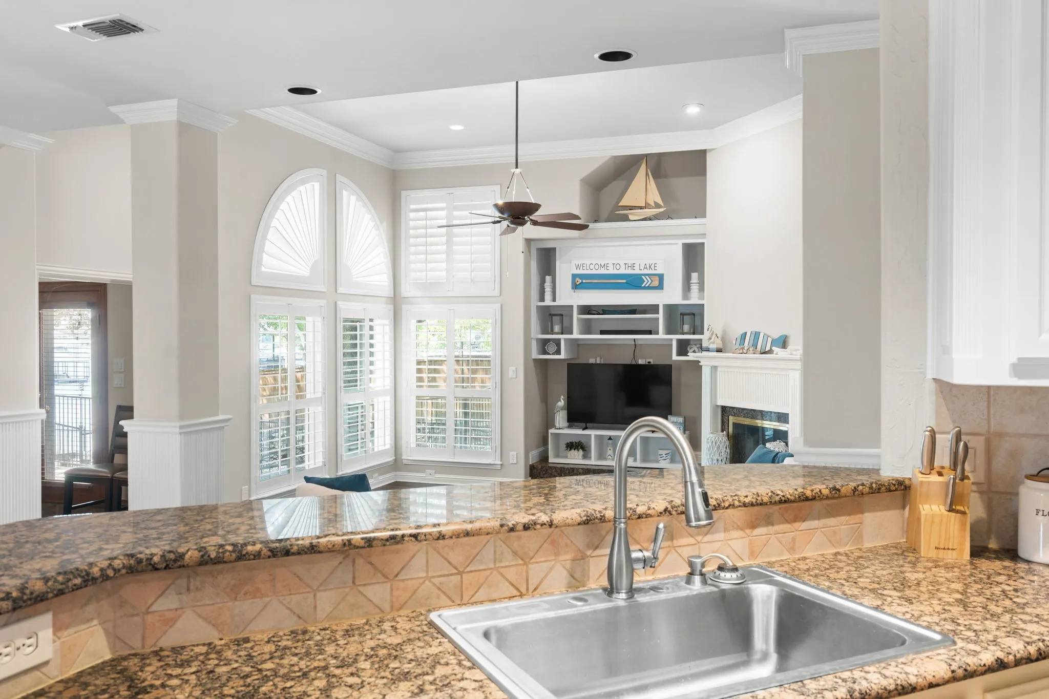 Single Family Residence For Rent in Tarrant County , 8517 Woodlake Circle, Fort Worth, Texas 76179, 4 Bedroom, 3 Bathroom, 3 Garage spaces, 3,404 Sqft, built in 1997, mls#21380276, Real Estate Agent in Fort Worth, Homes For Rent in Tarrant county, Homes For Rent in Fort Worth, Realtor in Fort Worth Texas, Real Estate Brokerage Independent Realty Texas, Luminita Cordes Realtor