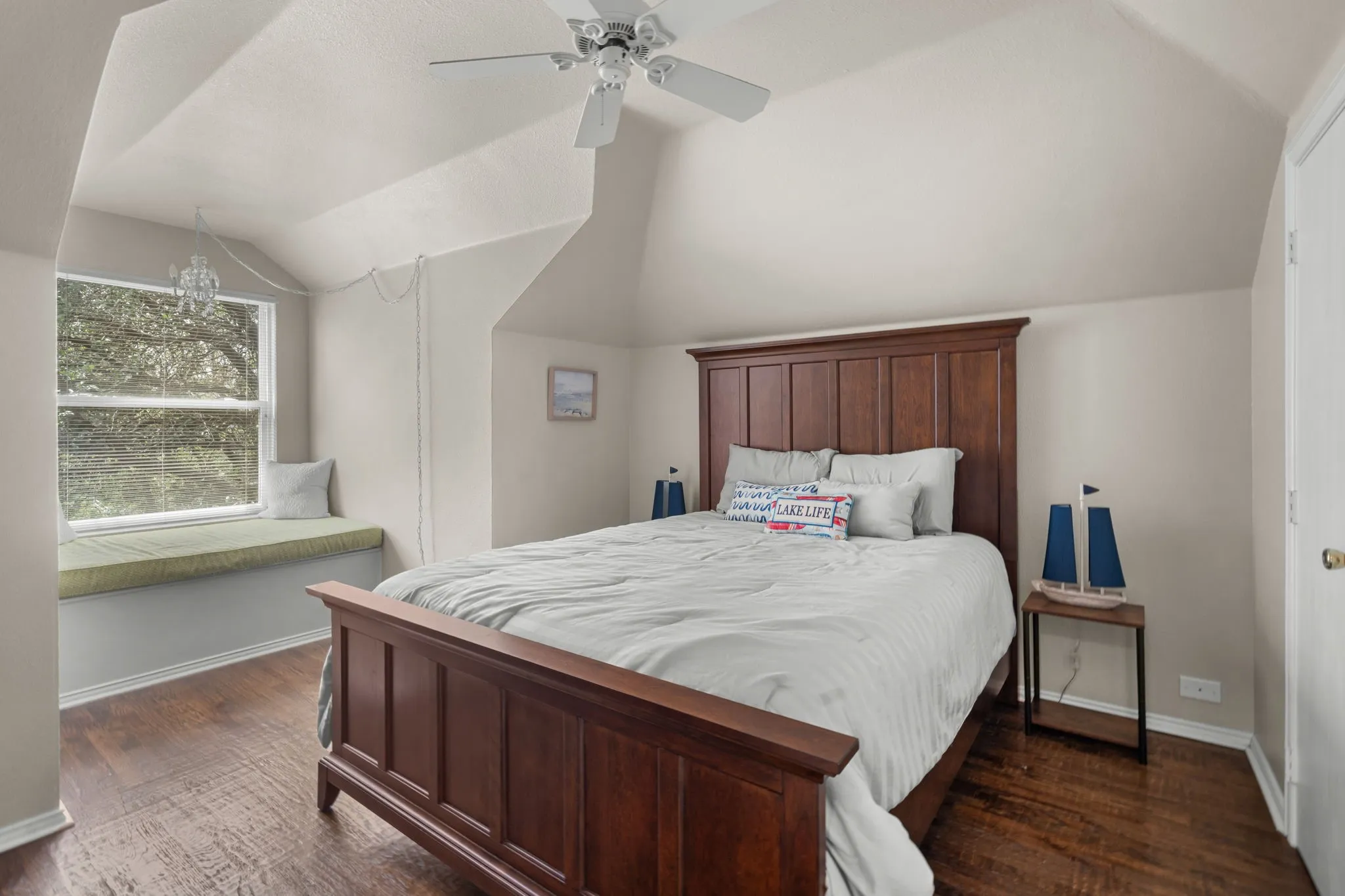 Single Family Residence For Rent in Tarrant County , 8517 Woodlake Circle, Fort Worth, Texas 76179, 4 Bedroom, 3 Bathroom, 3 Garage spaces, 3,404 Sqft, built in 1997, mls#21380276, Real Estate Agent in Fort Worth, Homes For Rent in Tarrant county, Homes For Rent in Fort Worth, Realtor in Fort Worth Texas, Real Estate Brokerage Independent Realty Texas, Luminita Cordes Realtor