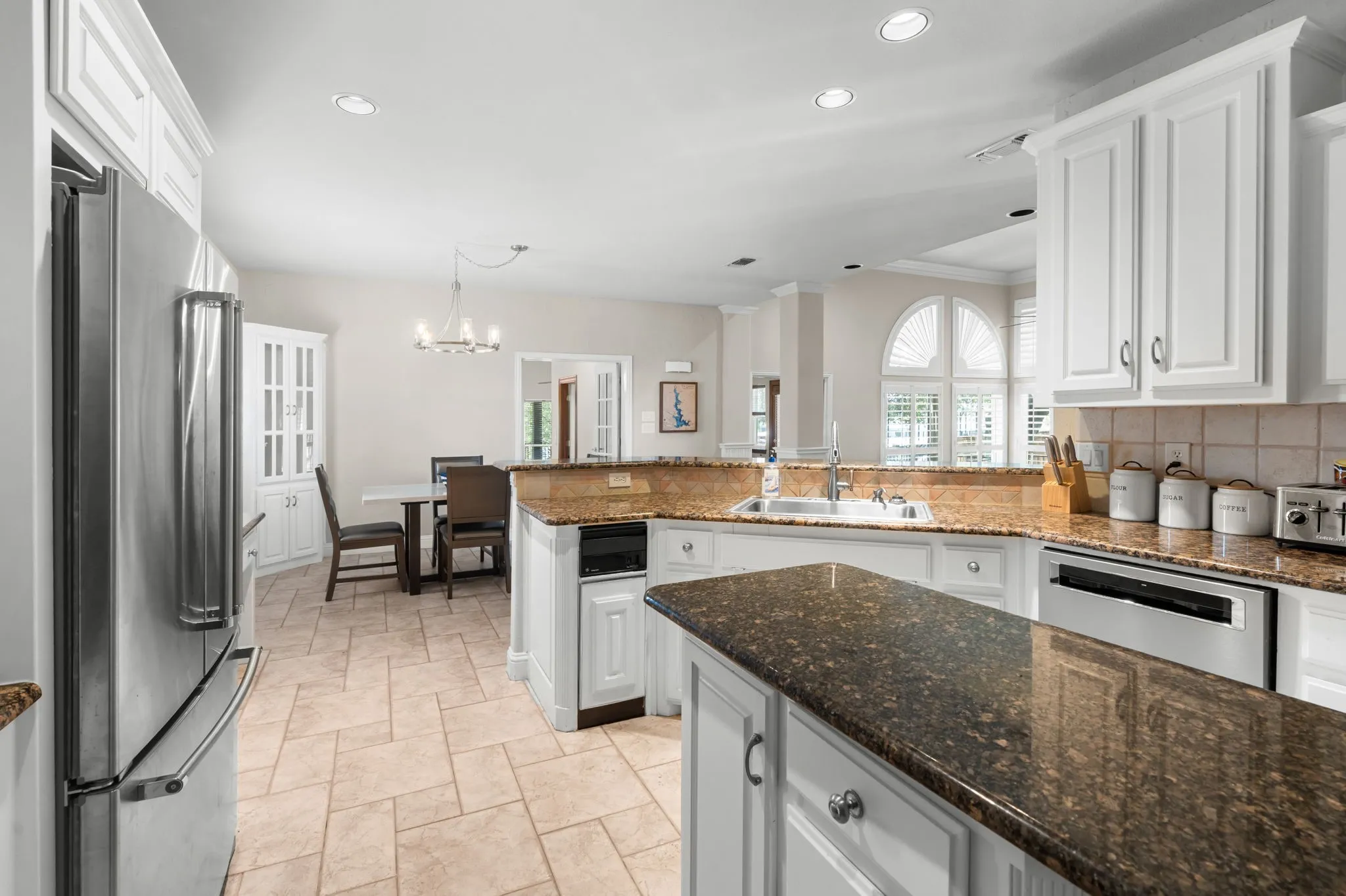Single Family Residence For Rent in Tarrant County , 8517 Woodlake Circle, Fort Worth, Texas 76179, 4 Bedroom, 3 Bathroom, 3 Garage spaces, 3,404 Sqft, built in 1997, mls#21380276, Real Estate Agent in Fort Worth, Homes For Rent in Tarrant county, Homes For Rent in Fort Worth, Realtor in Fort Worth Texas, Real Estate Brokerage Independent Realty Texas, Luminita Cordes Realtor