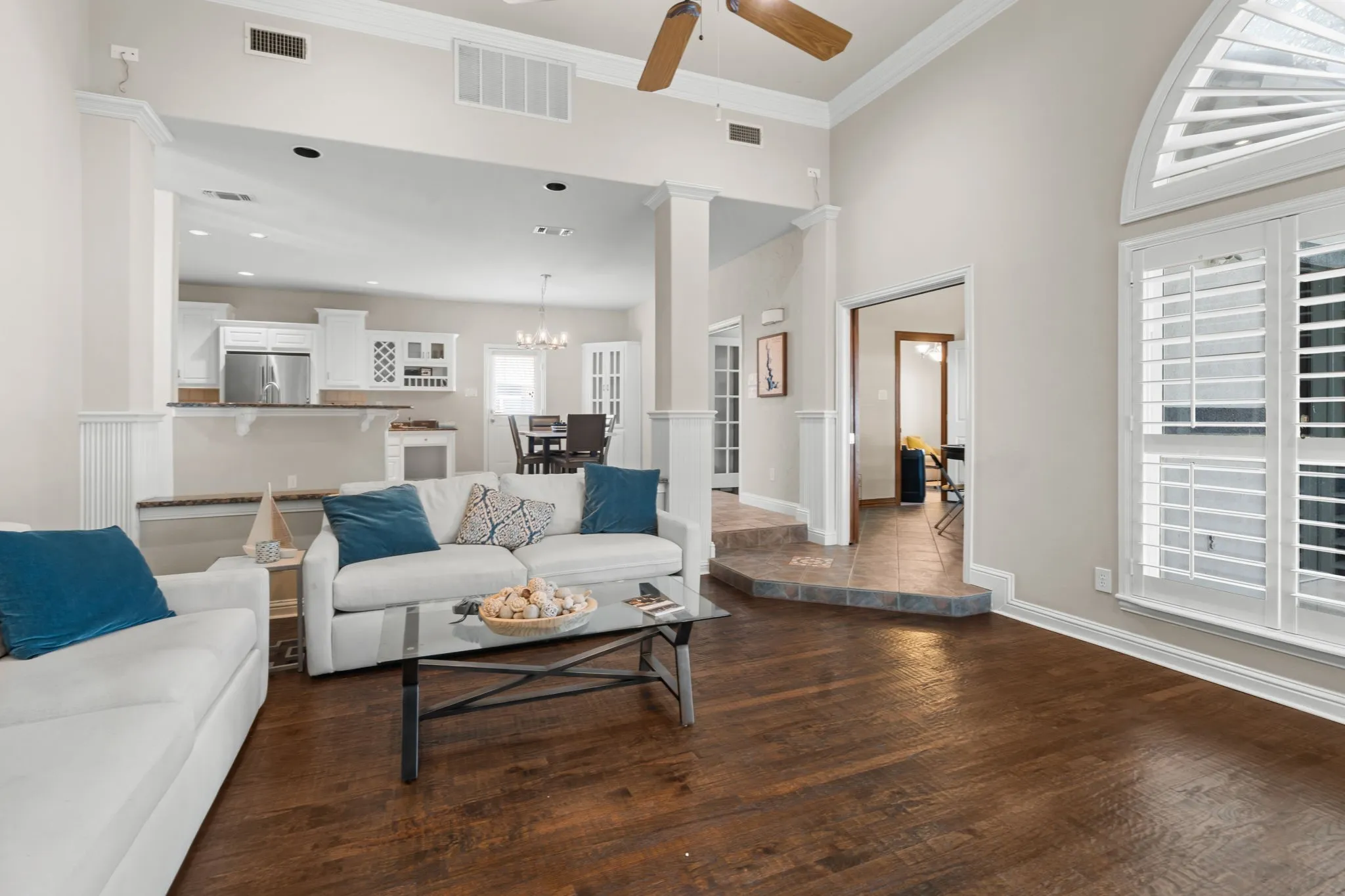 Single Family Residence For Rent in Tarrant County , 8517 Woodlake Circle, Fort Worth, Texas 76179, 4 Bedroom, 3 Bathroom, 3 Garage spaces, 3,404 Sqft, built in 1997, mls#21380276, Real Estate Agent in Fort Worth, Homes For Rent in Tarrant county, Homes For Rent in Fort Worth, Realtor in Fort Worth Texas, Real Estate Brokerage Independent Realty Texas, Luminita Cordes Realtor