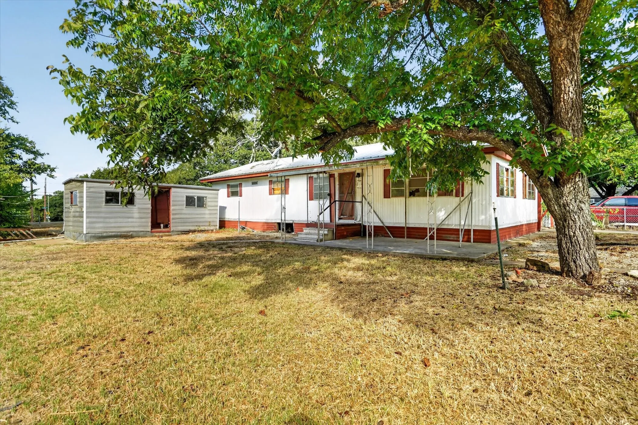 Improved Land For Sale in Hill County , 161 Arlington Avenue, Whitney, Texas 76692, 0, 0, Garage spaces, 0 Sqft, built in 1968, mls#21380303, Real Estate Agent in Whitney, Homes For Sale in Hill county, Homes For Sale in Whitney, Realtor in Whitney Texas, Real Estate Brokerage Independent Realty Texas, Luminita Cordes Realtor