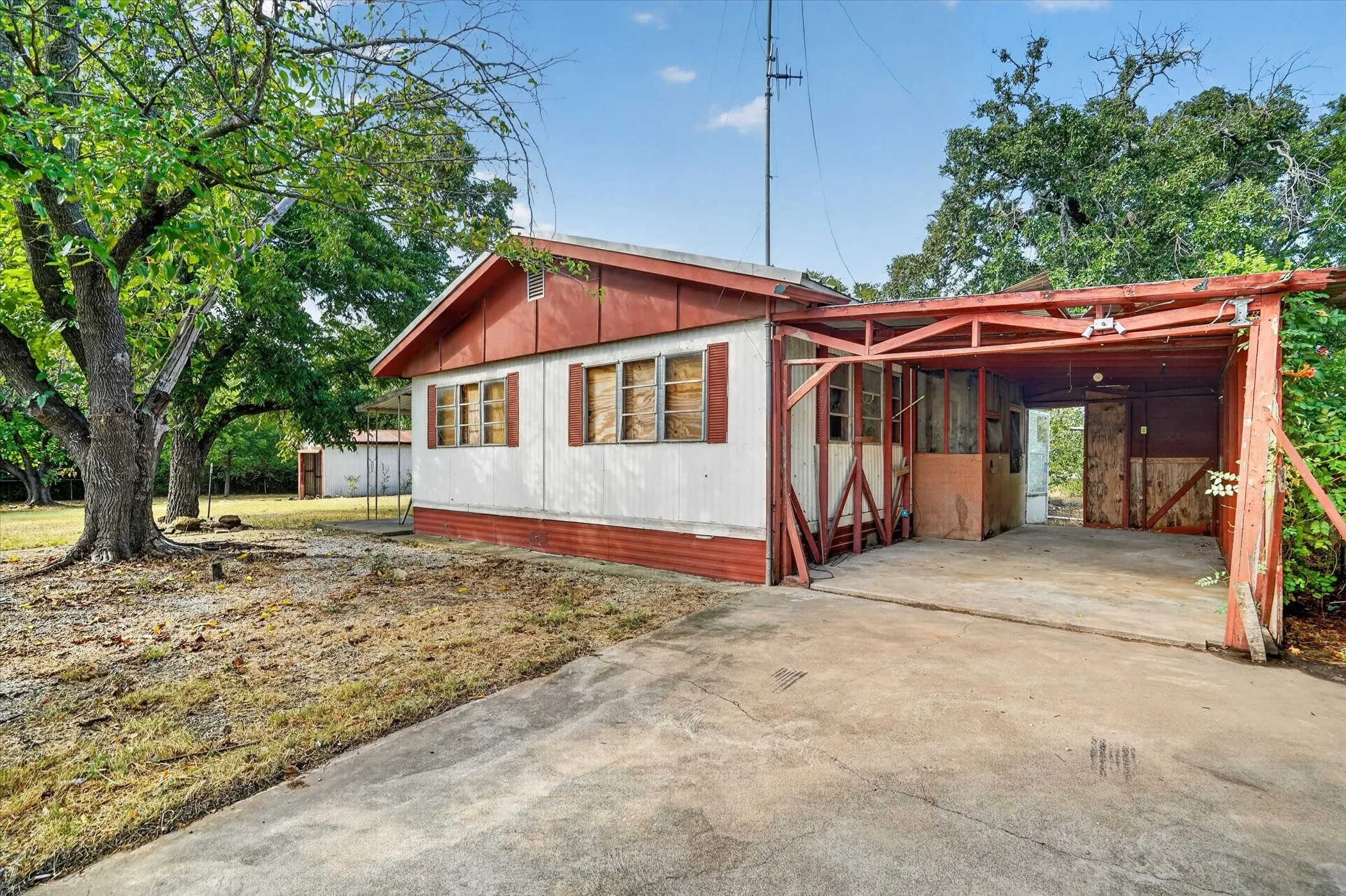 Improved Land For Sale in Hill County , 161 Arlington Avenue, Whitney, Texas 76692, 0, 0, Garage spaces, 0 Sqft, built in 1968, mls#21380303, Real Estate Agent in Whitney, Homes For Sale in Hill county, Homes For Sale in Whitney, Realtor in Whitney Texas, Real Estate Brokerage Independent Realty Texas, Luminita Cordes Realtor