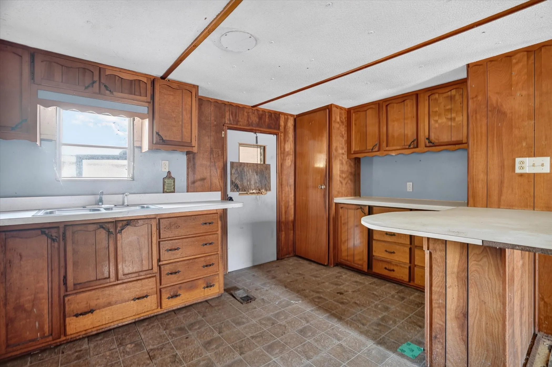 Improved Land For Sale in Hill County , 161 Arlington Avenue, Whitney, Texas 76692, 0, 0, Garage spaces, 0 Sqft, built in 1968, mls#21380303, Real Estate Agent in Whitney, Homes For Sale in Hill county, Homes For Sale in Whitney, Realtor in Whitney Texas, Real Estate Brokerage Independent Realty Texas, Luminita Cordes Realtor