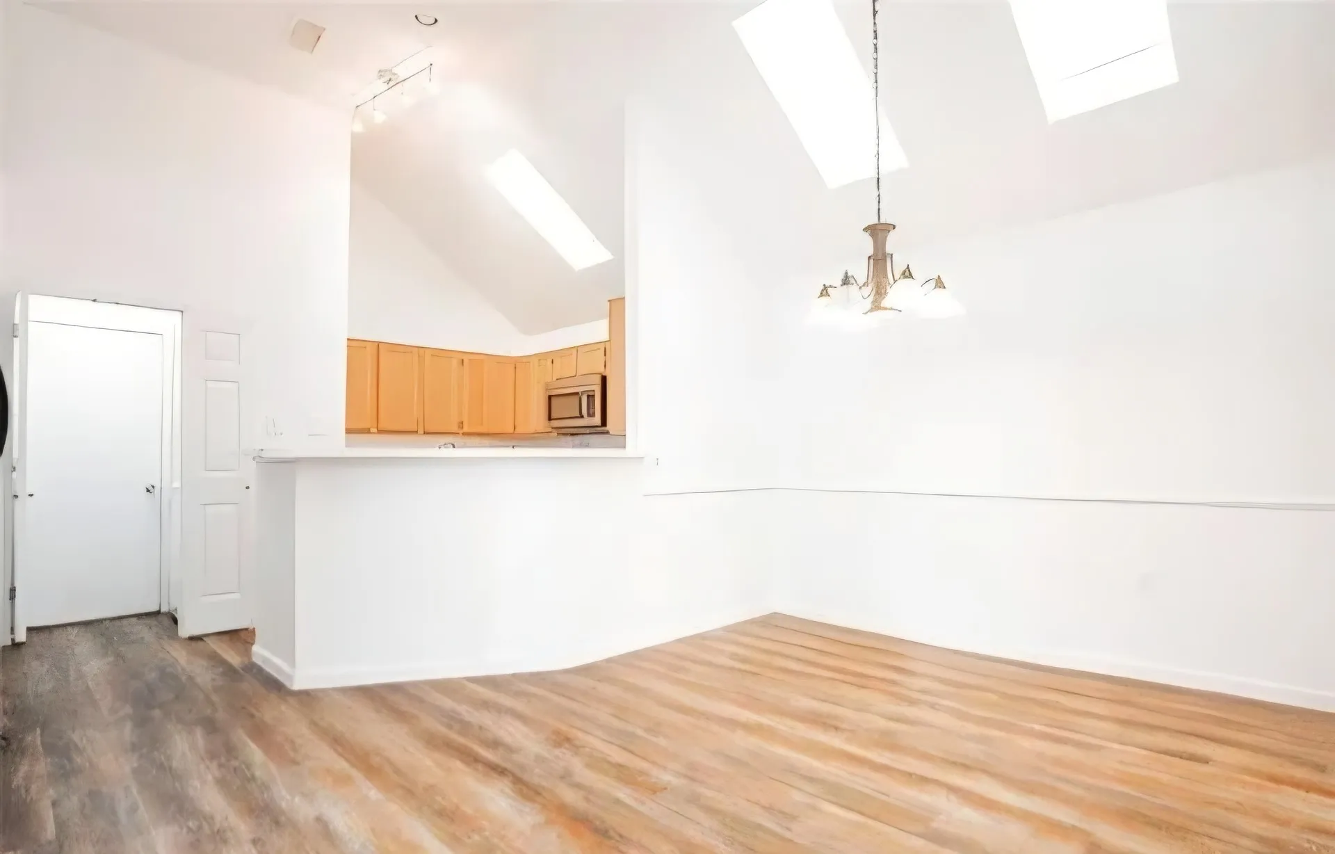 Single Family Residence For Sale in Dallas County , 6618 Bandalia Drive, Rowlett, Texas 75089, 3 Bedroom, 2 Bathroom, 2 Garage spaces, 1,386 Sqft, built in 1992, mls#21380225, Real Estate Agent in Rowlett, Homes For Sale in Dallas county, Homes For Sale in Rowlett, Realtor in Rowlett Texas, Real Estate Brokerage Independent Realty Texas, Luminita Cordes Realtor