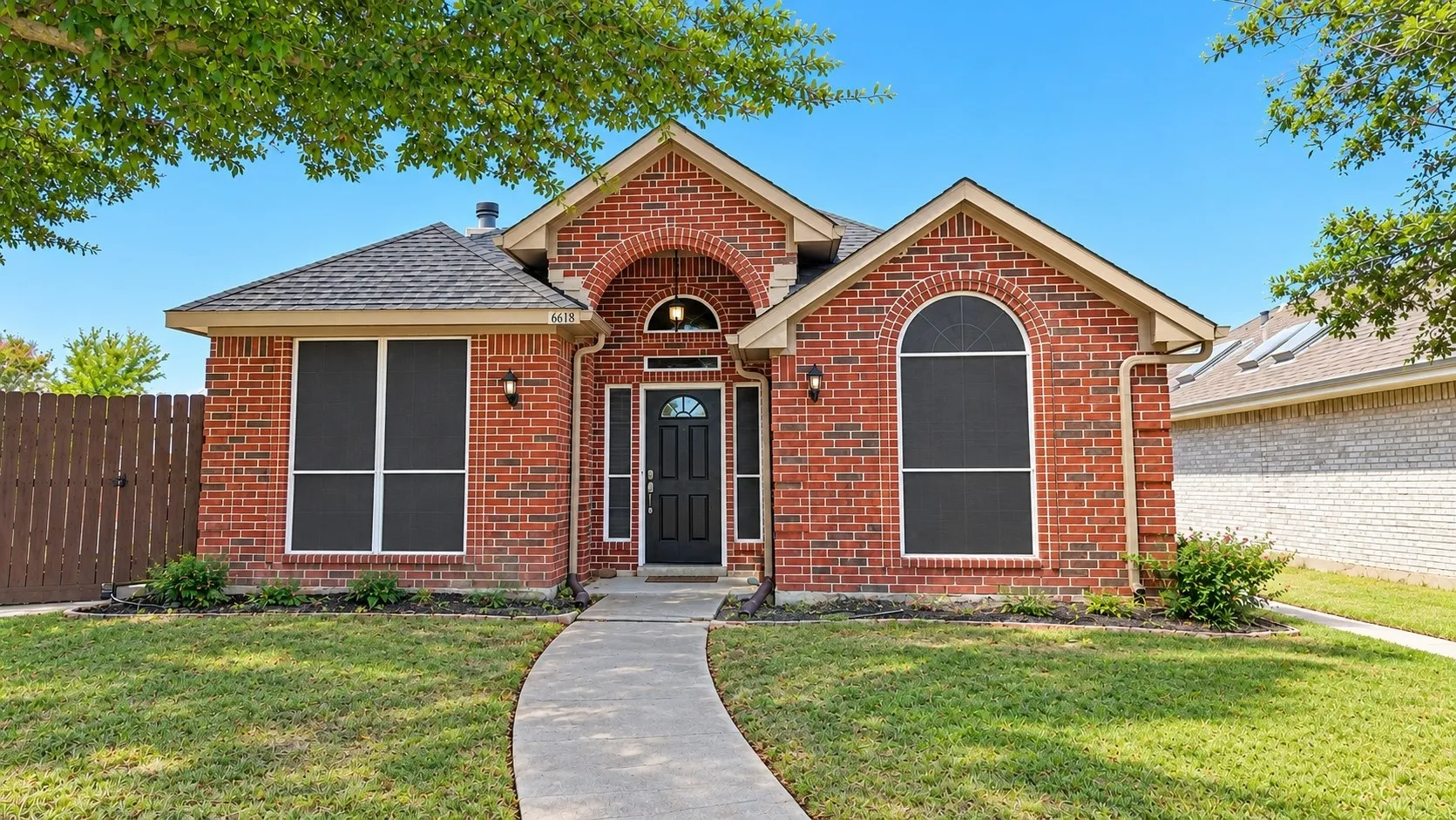Single Family Residence For Sale in Dallas County , 6618 Bandalia Drive, Rowlett, Texas 75089, 3 Bedroom, 2 Bathroom, 2 Garage spaces, 1,386 Sqft, built in 1992, mls#21380225, Real Estate Agent in Rowlett, Homes For Sale in Dallas county, Homes For Sale in Rowlett, Realtor in Rowlett Texas, Real Estate Brokerage Independent Realty Texas, Luminita Cordes Realtor