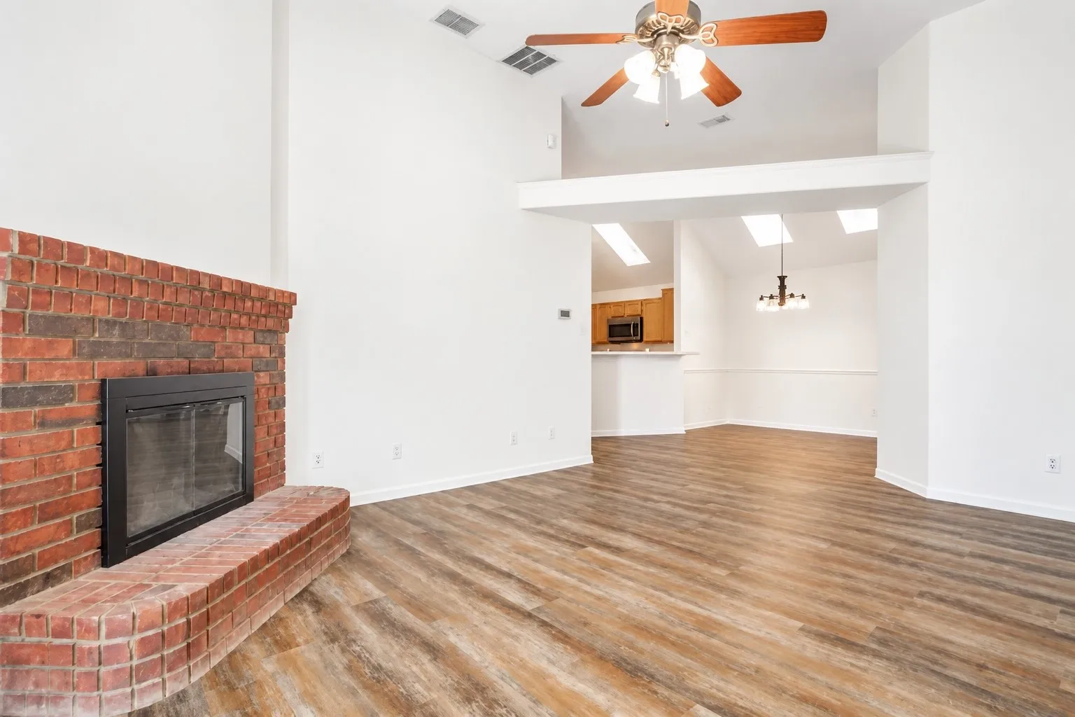 Single Family Residence For Sale in Dallas County , 6618 Bandalia Drive, Rowlett, Texas 75089, 3 Bedroom, 2 Bathroom, 2 Garage spaces, 1,386 Sqft, built in 1992, mls#21380225, Real Estate Agent in Rowlett, Homes For Sale in Dallas county, Homes For Sale in Rowlett, Realtor in Rowlett Texas, Real Estate Brokerage Independent Realty Texas, Luminita Cordes Realtor