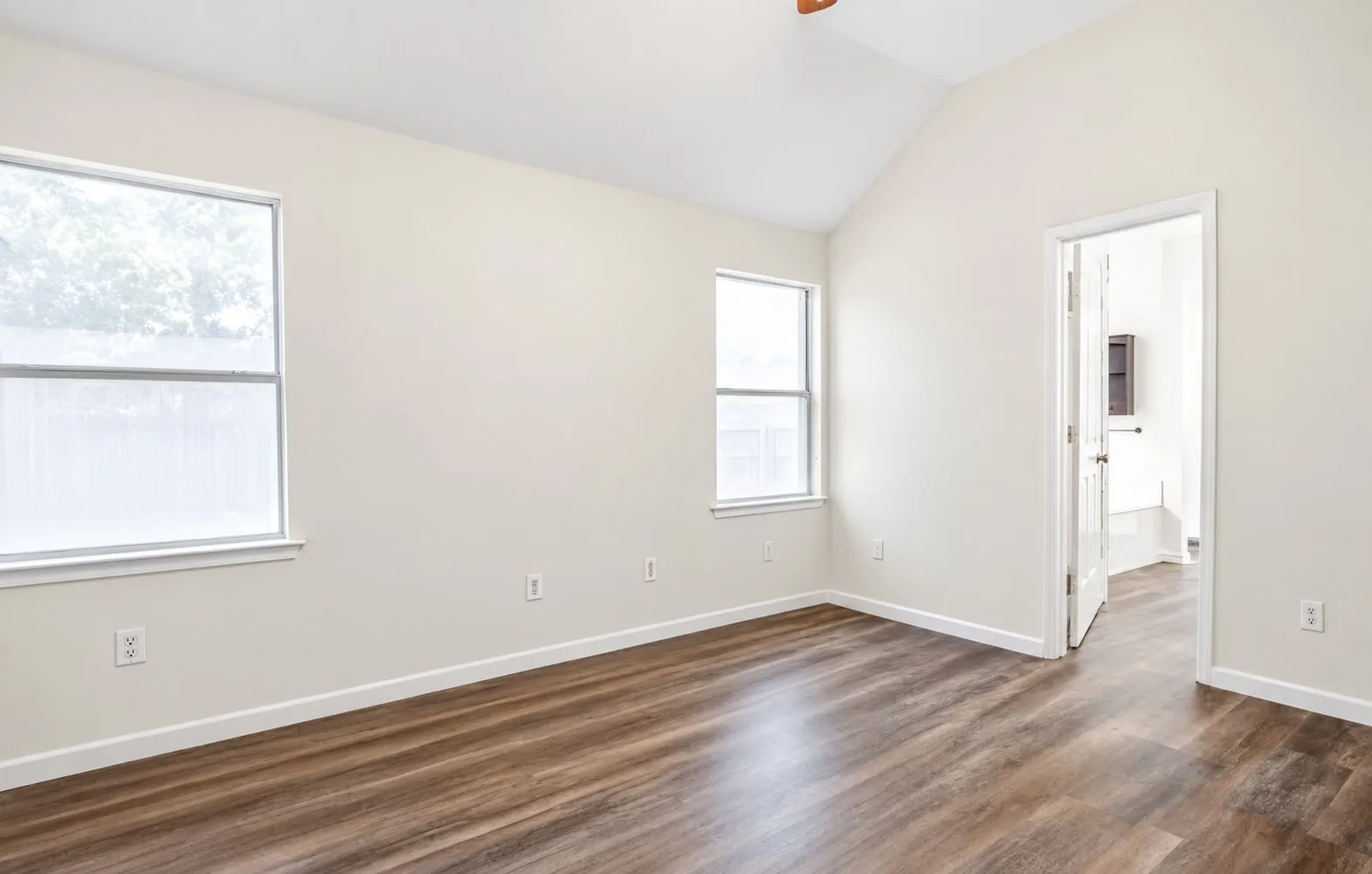 Single Family Residence For Sale in Dallas County , 6618 Bandalia Drive, Rowlett, Texas 75089, 3 Bedroom, 2 Bathroom, 2 Garage spaces, 1,386 Sqft, built in 1992, mls#21380225, Real Estate Agent in Rowlett, Homes For Sale in Dallas county, Homes For Sale in Rowlett, Realtor in Rowlett Texas, Real Estate Brokerage Independent Realty Texas, Luminita Cordes Realtor
