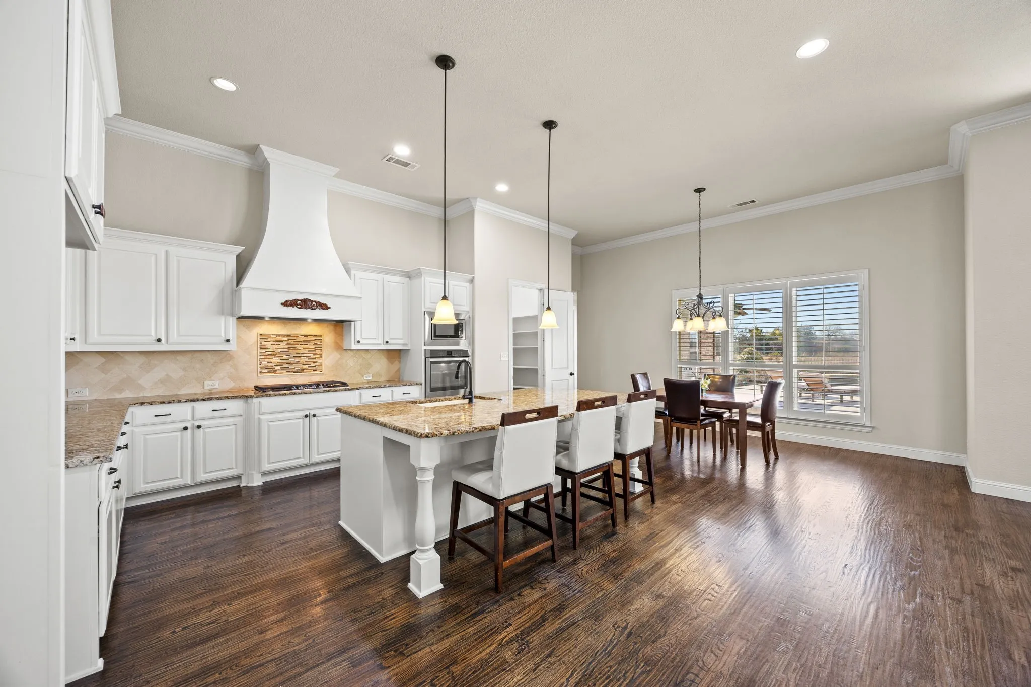 Single Family Residence For Sale in Rockwall County , 800 Yasmin Court, Heath, Texas 75126, 4 Bedroom, 4 Bathroom, 4 Garage spaces, 3,656 Sqft, built in 2015, mls#21380308, Real Estate Agent in Heath, Homes For Sale in Rockwall county, Homes For Sale in Heath, Realtor in Heath Texas, Real Estate Brokerage Independent Realty Texas, Luminita Cordes Realtor