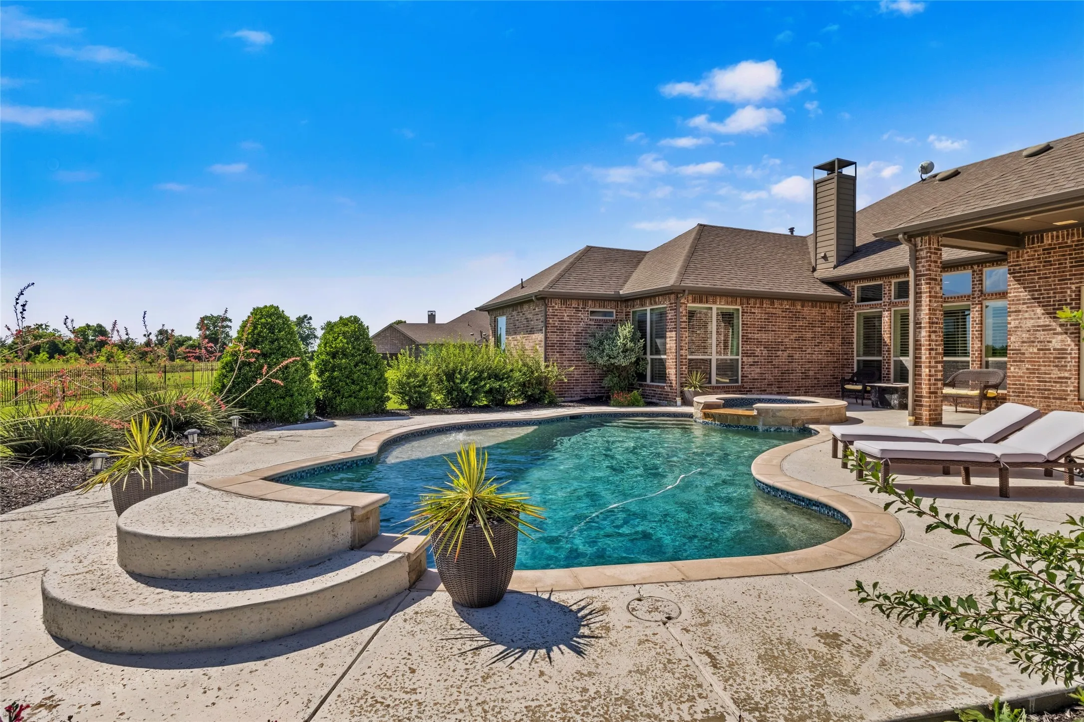 Single Family Residence For Sale in Rockwall County , 800 Yasmin Court, Heath, Texas 75126, 4 Bedroom, 4 Bathroom, 4 Garage spaces, 3,656 Sqft, built in 2015, mls#21380308, Real Estate Agent in Heath, Homes For Sale in Rockwall county, Homes For Sale in Heath, Realtor in Heath Texas, Real Estate Brokerage Independent Realty Texas, Luminita Cordes Realtor