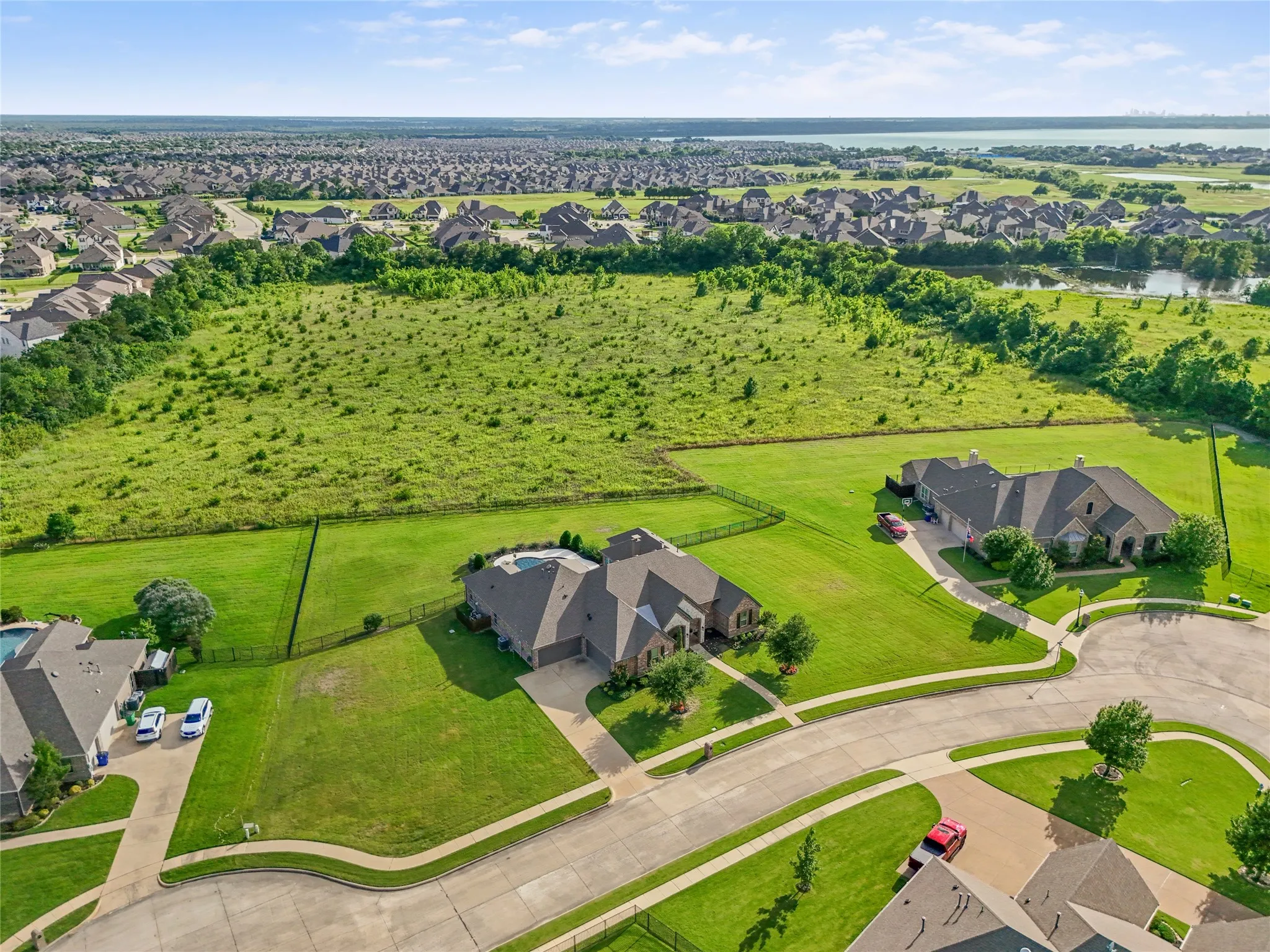 Single Family Residence For Sale in Rockwall County , 800 Yasmin Court, Heath, Texas 75126, 4 Bedroom, 4 Bathroom, 4 Garage spaces, 3,656 Sqft, built in 2015, mls#21380308, Real Estate Agent in Heath, Homes For Sale in Rockwall county, Homes For Sale in Heath, Realtor in Heath Texas, Real Estate Brokerage Independent Realty Texas, Luminita Cordes Realtor