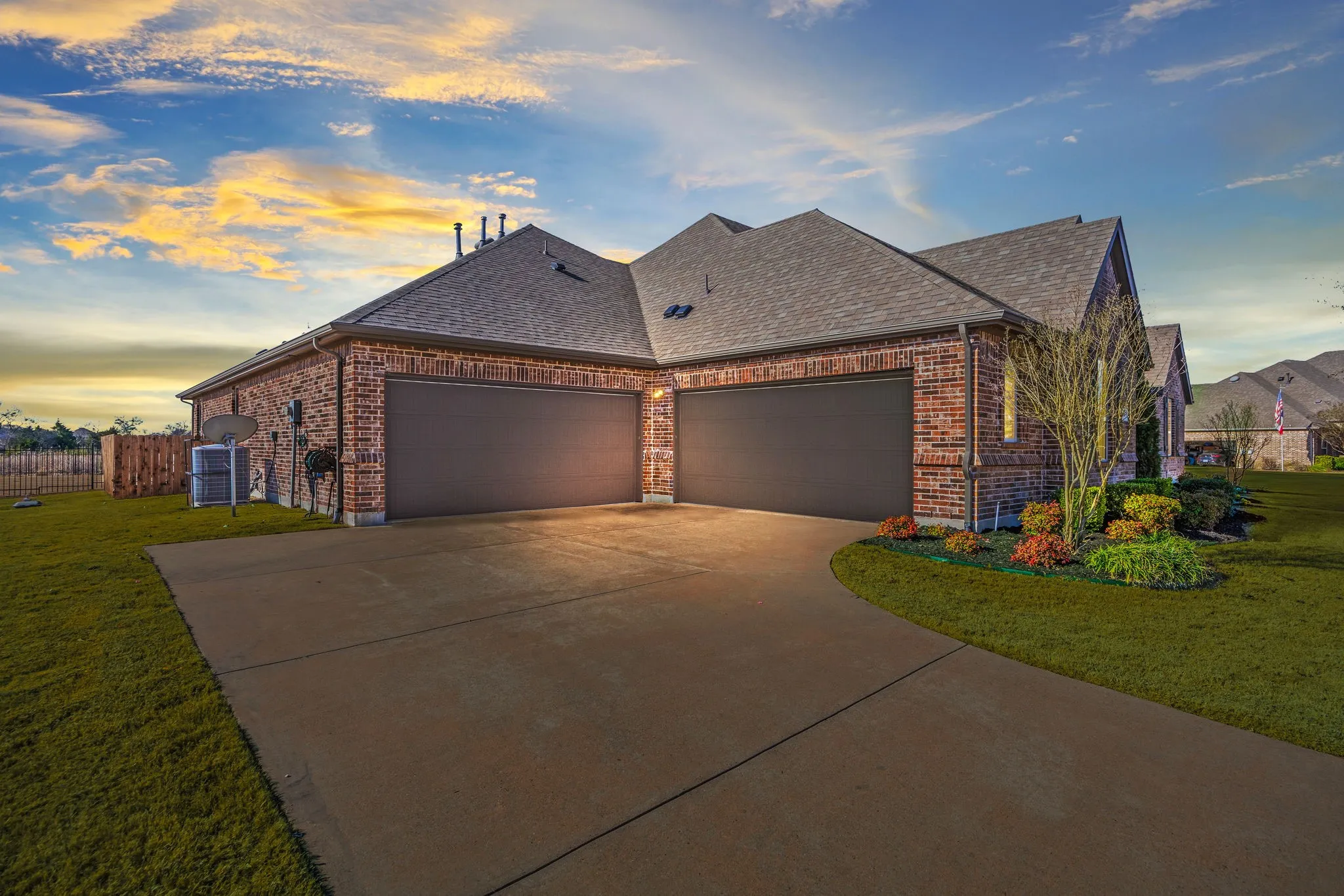 Single Family Residence For Sale in Rockwall County , 800 Yasmin Court, Heath, Texas 75126, 4 Bedroom, 4 Bathroom, 4 Garage spaces, 3,656 Sqft, built in 2015, mls#21380308, Real Estate Agent in Heath, Homes For Sale in Rockwall county, Homes For Sale in Heath, Realtor in Heath Texas, Real Estate Brokerage Independent Realty Texas, Luminita Cordes Realtor