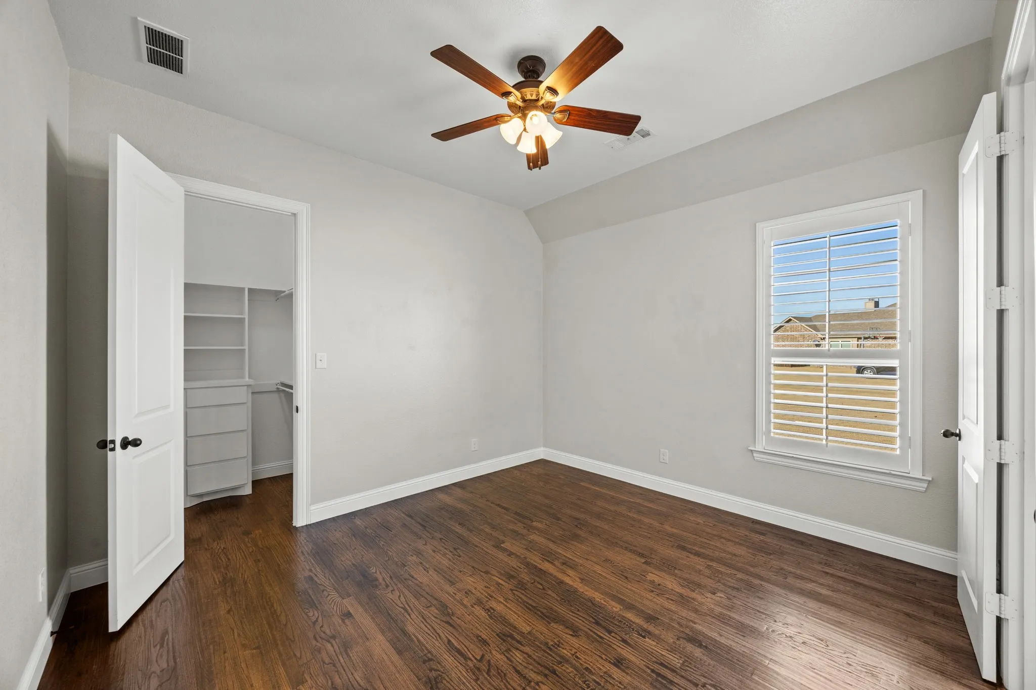 Single Family Residence For Sale in Rockwall County , 800 Yasmin Court, Heath, Texas 75126, 4 Bedroom, 4 Bathroom, 4 Garage spaces, 3,656 Sqft, built in 2015, mls#21380308, Real Estate Agent in Heath, Homes For Sale in Rockwall county, Homes For Sale in Heath, Realtor in Heath Texas, Real Estate Brokerage Independent Realty Texas, Luminita Cordes Realtor