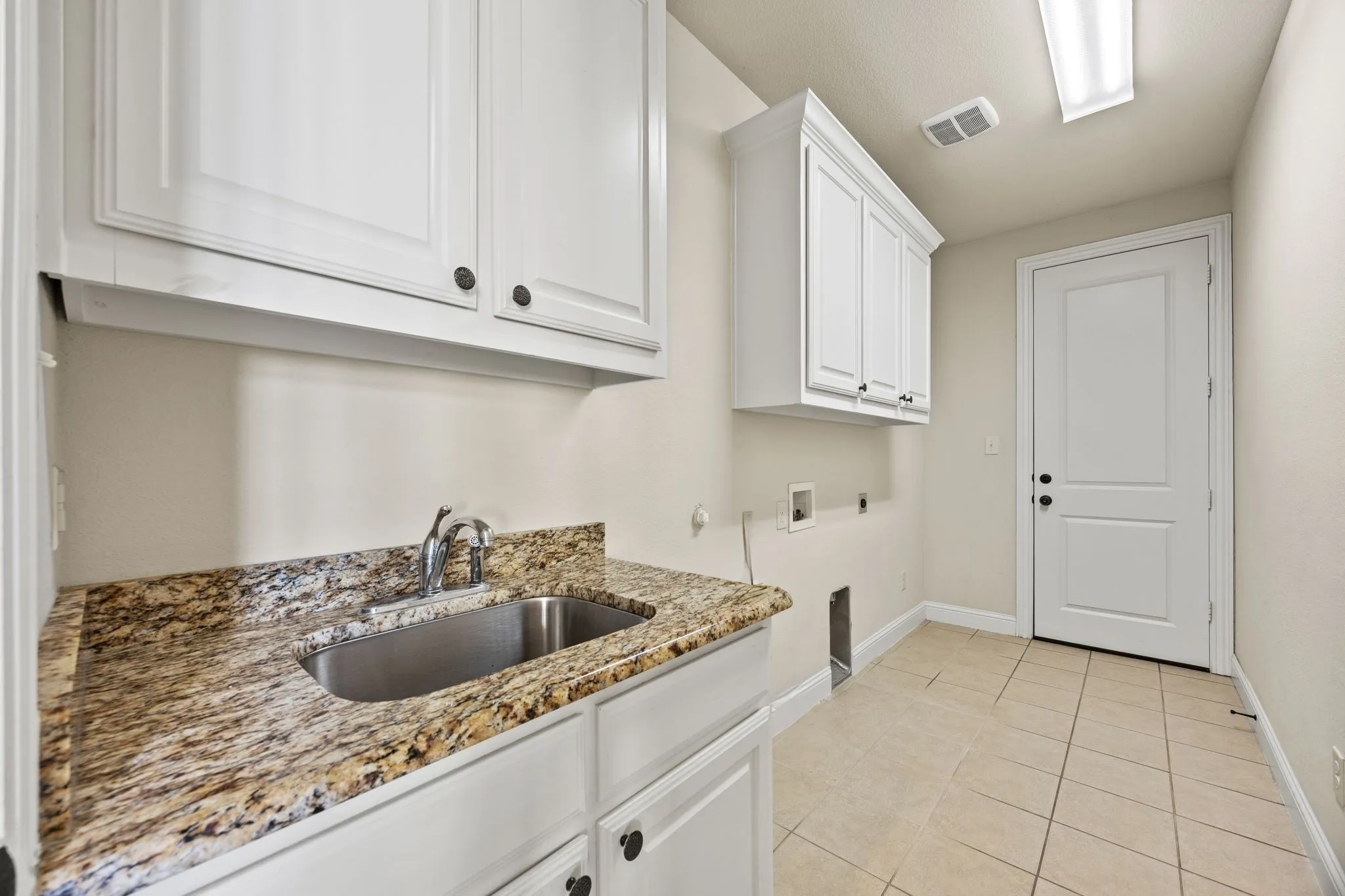 Single Family Residence For Sale in Rockwall County , 800 Yasmin Court, Heath, Texas 75126, 4 Bedroom, 4 Bathroom, 4 Garage spaces, 3,656 Sqft, built in 2015, mls#21380308, Real Estate Agent in Heath, Homes For Sale in Rockwall county, Homes For Sale in Heath, Realtor in Heath Texas, Real Estate Brokerage Independent Realty Texas, Luminita Cordes Realtor