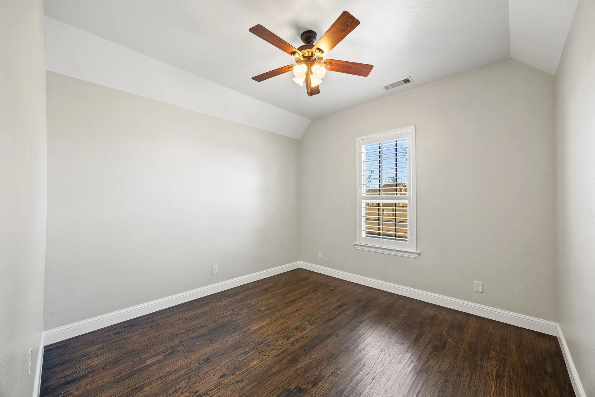 Single Family Residence For Sale in Rockwall County , 800 Yasmin Court, Heath, Texas 75126, 4 Bedroom, 4 Bathroom, 4 Garage spaces, 3,656 Sqft, built in 2015, mls#21380308, Real Estate Agent in Heath, Homes For Sale in Rockwall county, Homes For Sale in Heath, Realtor in Heath Texas, Real Estate Brokerage Independent Realty Texas, Luminita Cordes Realtor