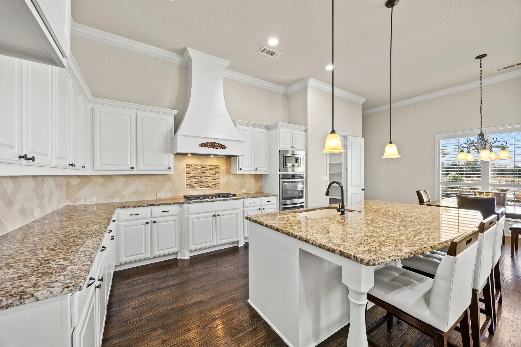 Single Family Residence For Sale in Rockwall County , 800 Yasmin Court, Heath, Texas 75126, 4 Bedroom, 4 Bathroom, 4 Garage spaces, 3,656 Sqft, built in 2015, mls#21380308, Real Estate Agent in Heath, Homes For Sale in Rockwall county, Homes For Sale in Heath, Realtor in Heath Texas, Real Estate Brokerage Independent Realty Texas, Luminita Cordes Realtor