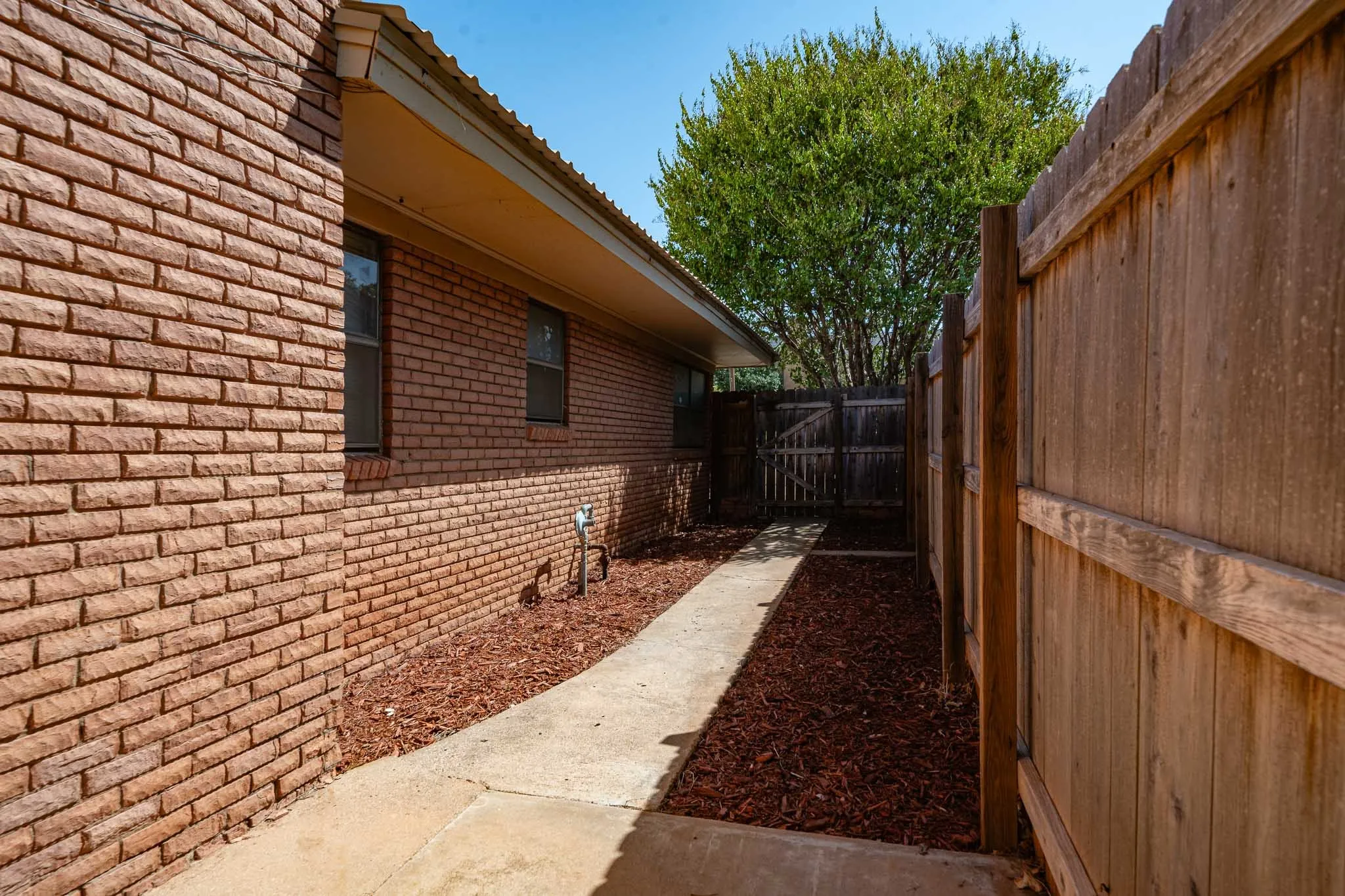 Single Family Residence For Sale in Fisher County , 110 E MCARTHUR, Rotan, Texas 79546, 3 Bedroom, 2 Bathroom, 2 Garage spaces, 3,169 Sqft, built in 1962, mls#21380300, Real Estate Agent in Rotan, Homes For Sale in Fisher county, Homes For Sale in Rotan, Realtor in Rotan Texas, Real Estate Brokerage Independent Realty Texas, Luminita Cordes Realtor