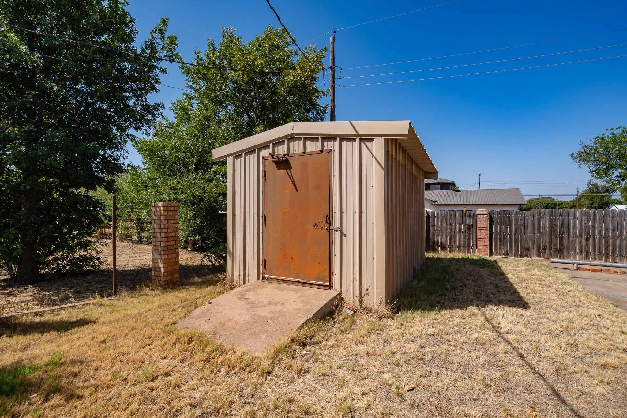 Single Family Residence For Sale in Fisher County , 110 E MCARTHUR, Rotan, Texas 79546, 3 Bedroom, 2 Bathroom, 2 Garage spaces, 3,169 Sqft, built in 1962, mls#21380300, Real Estate Agent in Rotan, Homes For Sale in Fisher county, Homes For Sale in Rotan, Realtor in Rotan Texas, Real Estate Brokerage Independent Realty Texas, Luminita Cordes Realtor