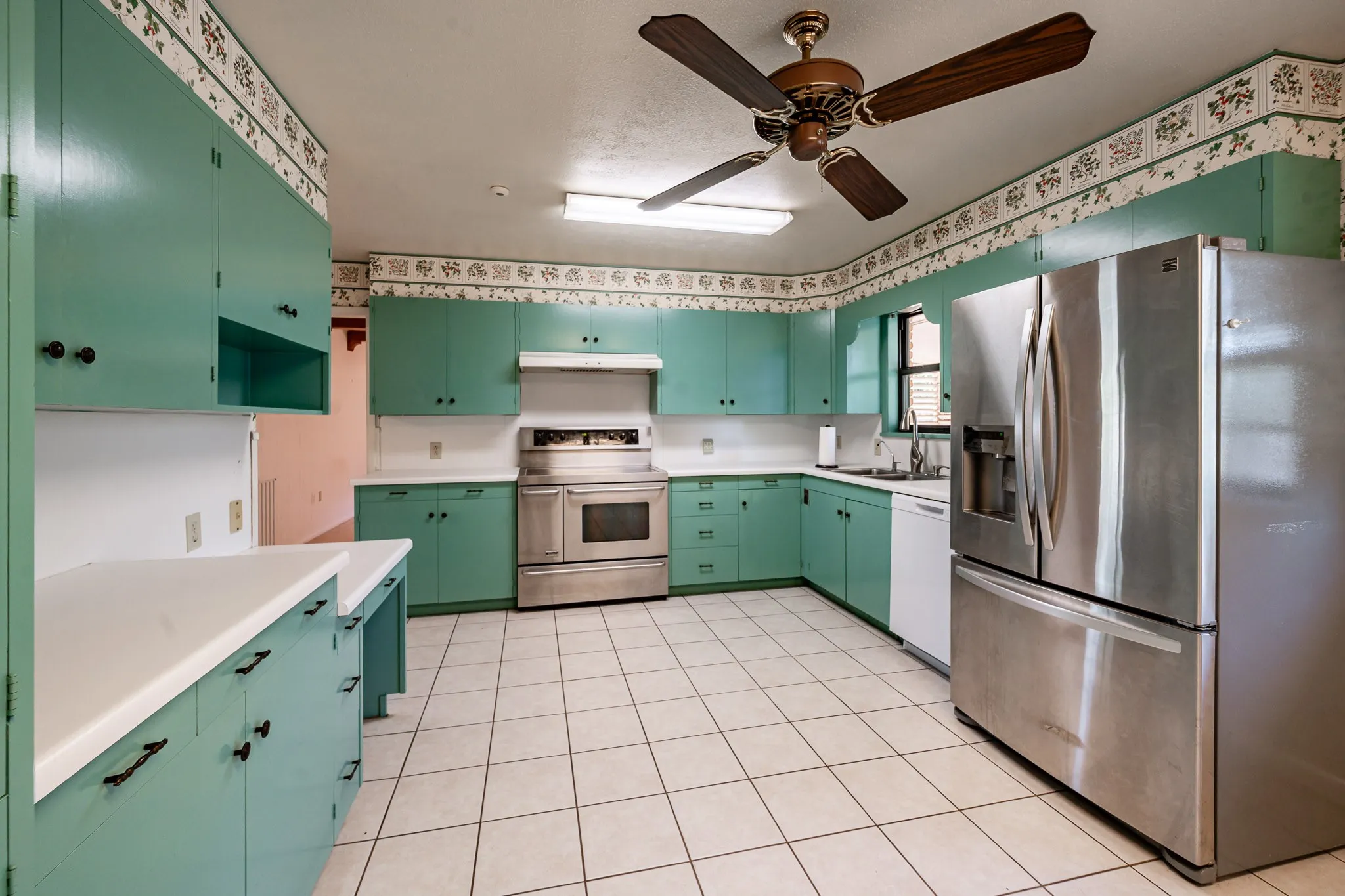 Single Family Residence For Sale in Fisher County , 110 E MCARTHUR, Rotan, Texas 79546, 3 Bedroom, 2 Bathroom, 2 Garage spaces, 3,169 Sqft, built in 1962, mls#21380300, Real Estate Agent in Rotan, Homes For Sale in Fisher county, Homes For Sale in Rotan, Realtor in Rotan Texas, Real Estate Brokerage Independent Realty Texas, Luminita Cordes Realtor