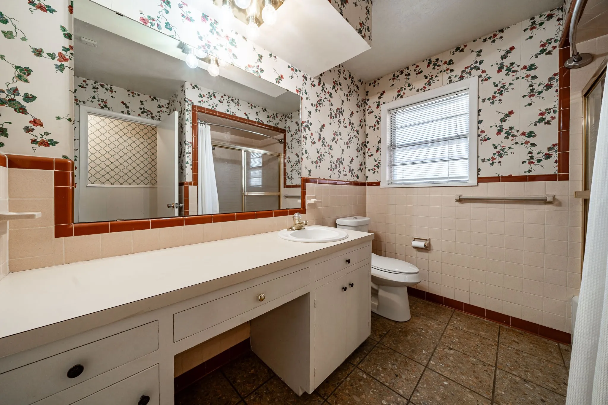 Single Family Residence For Sale in Fisher County , 110 E MCARTHUR, Rotan, Texas 79546, 3 Bedroom, 2 Bathroom, 2 Garage spaces, 3,169 Sqft, built in 1962, mls#21380300, Real Estate Agent in Rotan, Homes For Sale in Fisher county, Homes For Sale in Rotan, Realtor in Rotan Texas, Real Estate Brokerage Independent Realty Texas, Luminita Cordes Realtor
