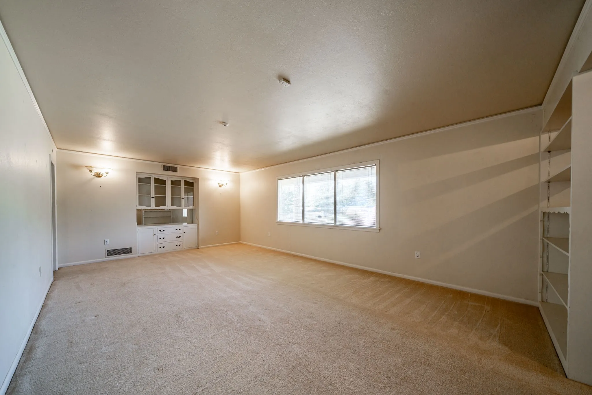 Single Family Residence For Sale in Fisher County , 110 E MCARTHUR, Rotan, Texas 79546, 3 Bedroom, 2 Bathroom, 2 Garage spaces, 3,169 Sqft, built in 1962, mls#21380300, Real Estate Agent in Rotan, Homes For Sale in Fisher county, Homes For Sale in Rotan, Realtor in Rotan Texas, Real Estate Brokerage Independent Realty Texas, Luminita Cordes Realtor