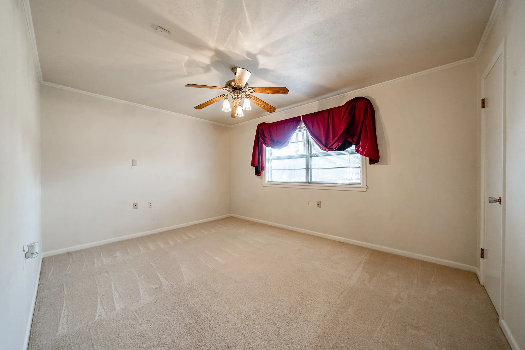 Single Family Residence For Sale in Fisher County , 110 E MCARTHUR, Rotan, Texas 79546, 3 Bedroom, 2 Bathroom, 2 Garage spaces, 3,169 Sqft, built in 1962, mls#21380300, Real Estate Agent in Rotan, Homes For Sale in Fisher county, Homes For Sale in Rotan, Realtor in Rotan Texas, Real Estate Brokerage Independent Realty Texas, Luminita Cordes Realtor