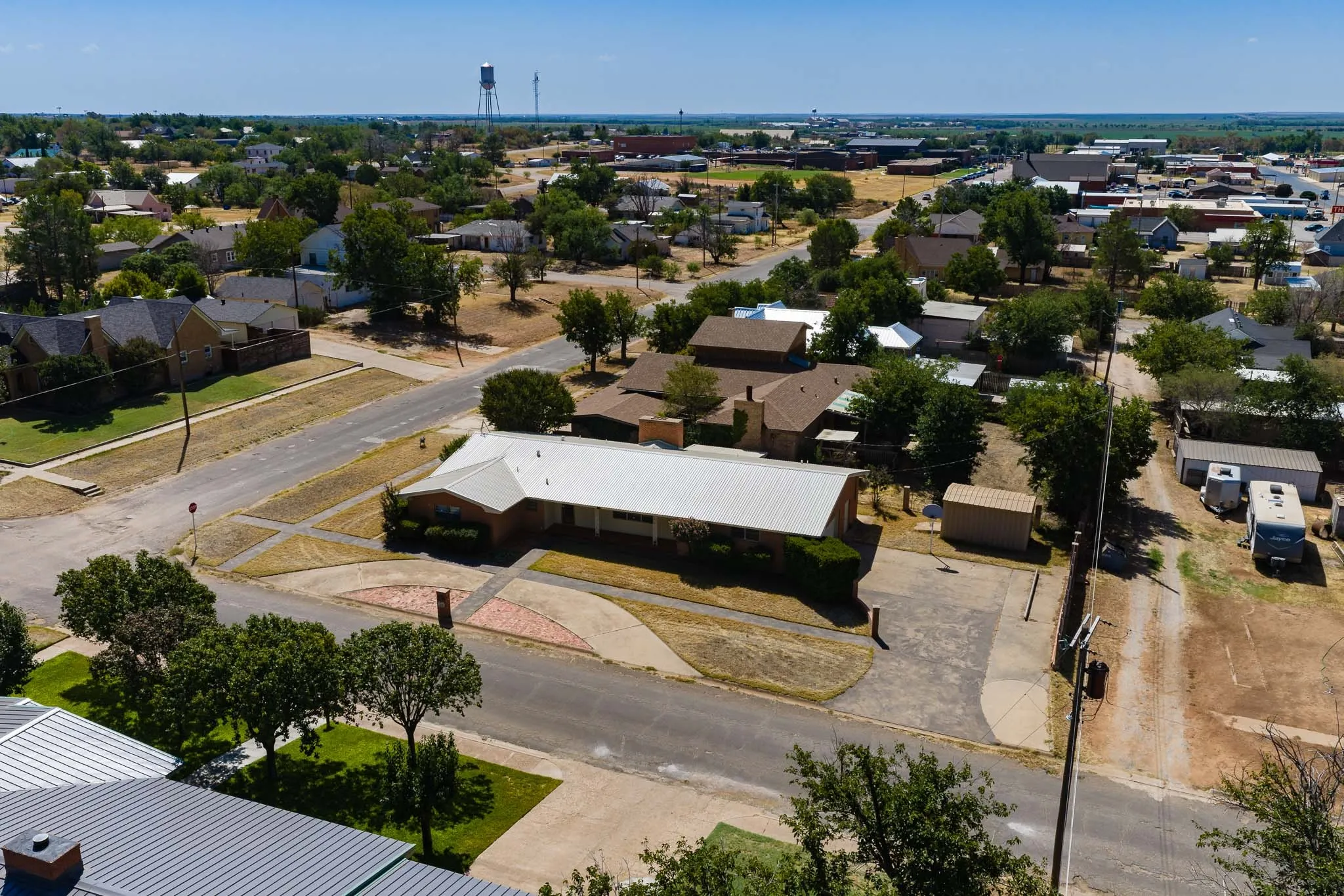 Single Family Residence For Sale in Fisher County , 110 E MCARTHUR, Rotan, Texas 79546, 3 Bedroom, 2 Bathroom, 2 Garage spaces, 3,169 Sqft, built in 1962, mls#21380300, Real Estate Agent in Rotan, Homes For Sale in Fisher county, Homes For Sale in Rotan, Realtor in Rotan Texas, Real Estate Brokerage Independent Realty Texas, Luminita Cordes Realtor