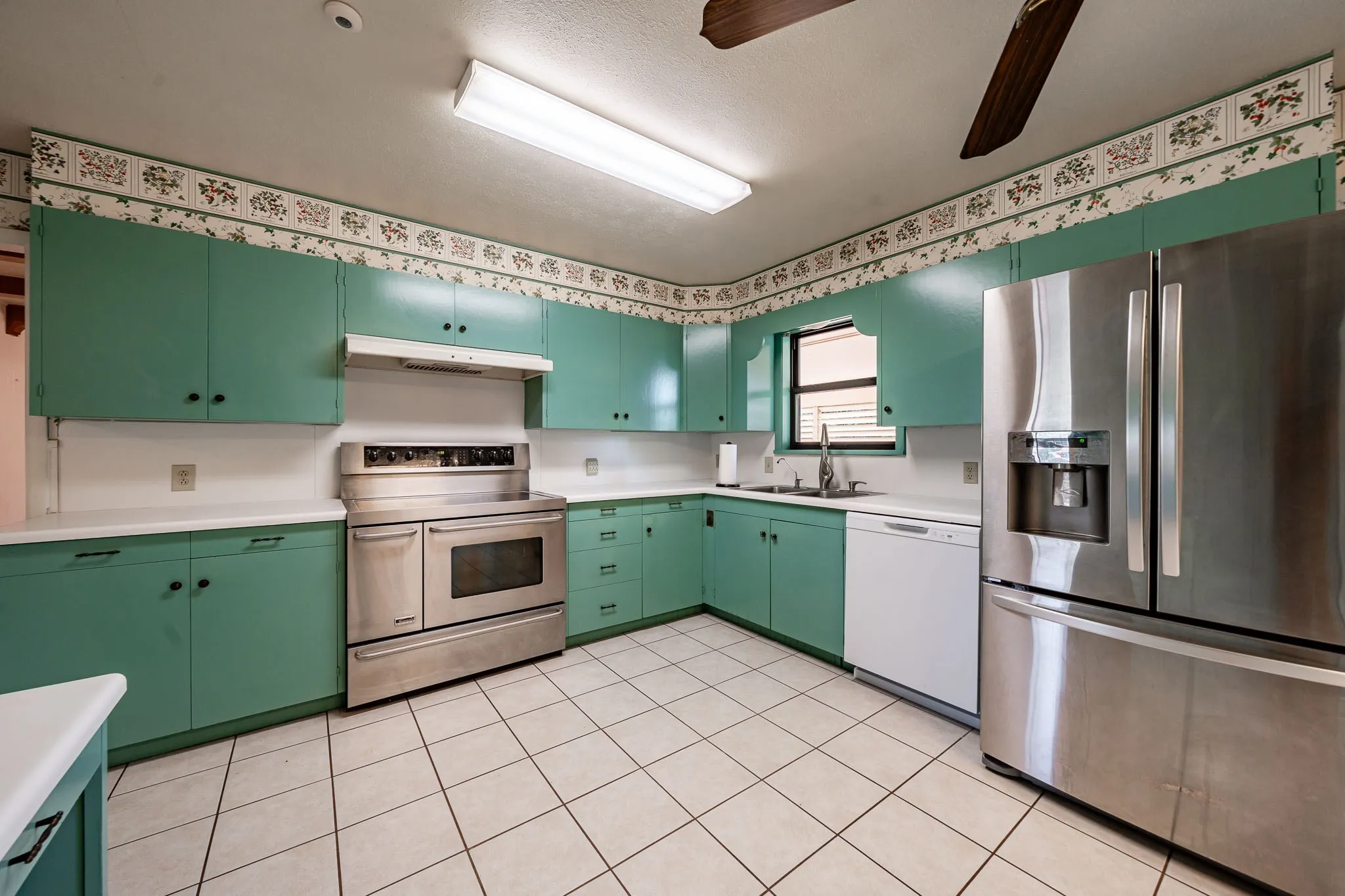 Single Family Residence For Sale in Fisher County , 110 E MCARTHUR, Rotan, Texas 79546, 3 Bedroom, 2 Bathroom, 2 Garage spaces, 3,169 Sqft, built in 1962, mls#21380300, Real Estate Agent in Rotan, Homes For Sale in Fisher county, Homes For Sale in Rotan, Realtor in Rotan Texas, Real Estate Brokerage Independent Realty Texas, Luminita Cordes Realtor