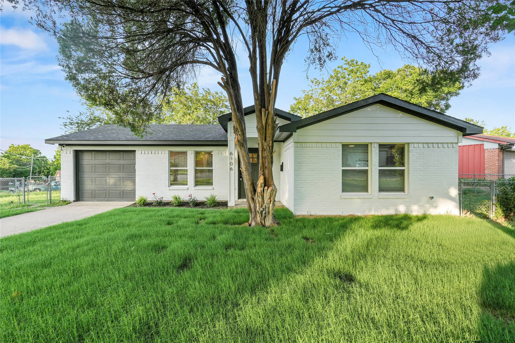Single Family Residence For Sale in Dallas County , 6106 Flagstaff Drive, Dallas, Texas 75241, 3 Bedroom, 1 Bathroom, 1 Garage spaces, 1,044 Sqft, built in 1960, mls#21380311, Real Estate Agent in Dallas, Homes For Sale in Dallas county, Homes For Sale in Dallas, Realtor in Dallas Texas, Real Estate Brokerage Independent Realty Texas, Luminita Cordes Realtor