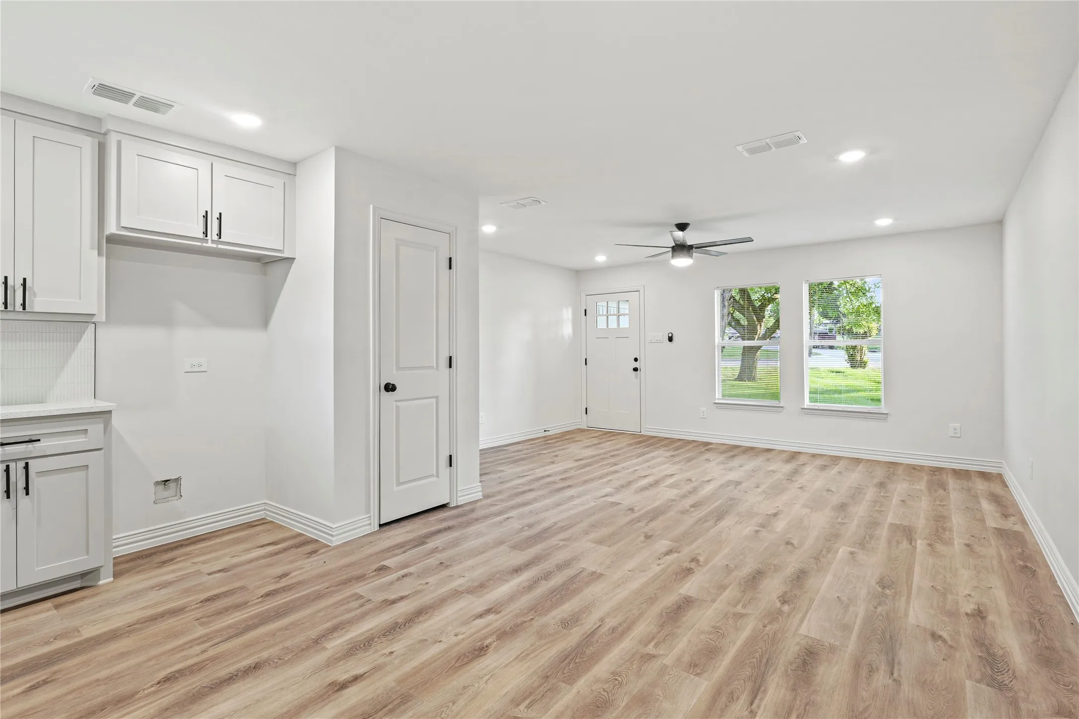 Single Family Residence For Sale in Dallas County , 6106 Flagstaff Drive, Dallas, Texas 75241, 3 Bedroom, 1 Bathroom, 1 Garage spaces, 1,044 Sqft, built in 1960, mls#21380311, Real Estate Agent in Dallas, Homes For Sale in Dallas county, Homes For Sale in Dallas, Realtor in Dallas Texas, Real Estate Brokerage Independent Realty Texas, Luminita Cordes Realtor