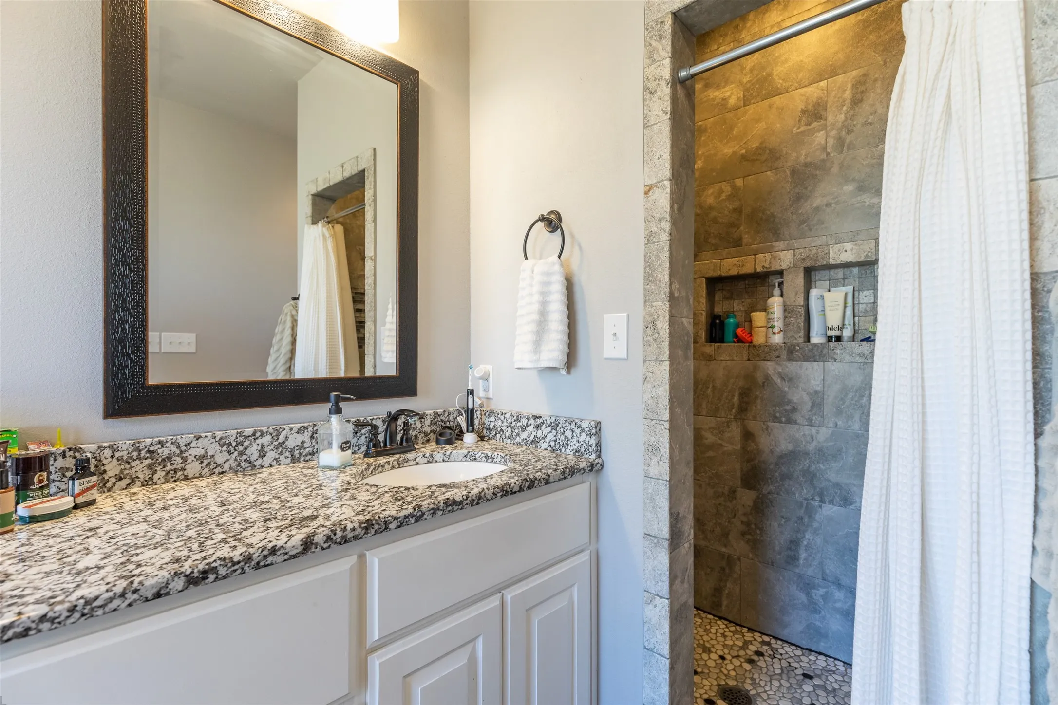 Single Family Residence For Sale in Taylor County , 253 Hog Eye Road, Abilene, Texas 79602, 3 Bedroom, 2 Bathroom, 2 Garage spaces, 1,828 Sqft, built in 2017, mls#21378886, Real Estate Agent in Abilene, Homes For Sale in Taylor county, Homes For Sale in Abilene, Realtor in Abilene Texas, Real Estate Brokerage Independent Realty Texas, Luminita Cordes Realtor