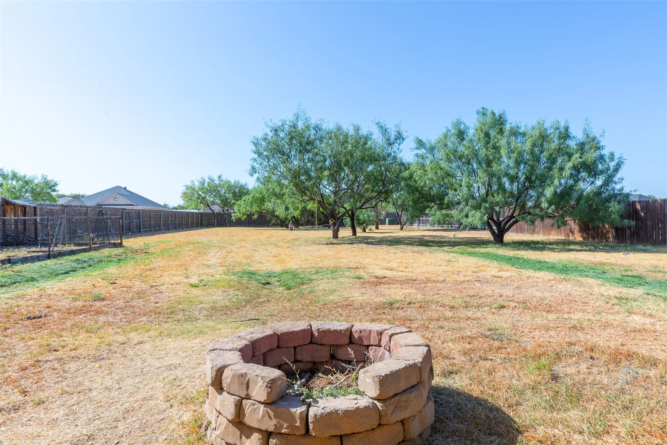 Single Family Residence For Sale in Taylor County , 253 Hog Eye Road, Abilene, Texas 79602, 3 Bedroom, 2 Bathroom, 2 Garage spaces, 1,828 Sqft, built in 2017, mls#21378886, Real Estate Agent in Abilene, Homes For Sale in Taylor county, Homes For Sale in Abilene, Realtor in Abilene Texas, Real Estate Brokerage Independent Realty Texas, Luminita Cordes Realtor